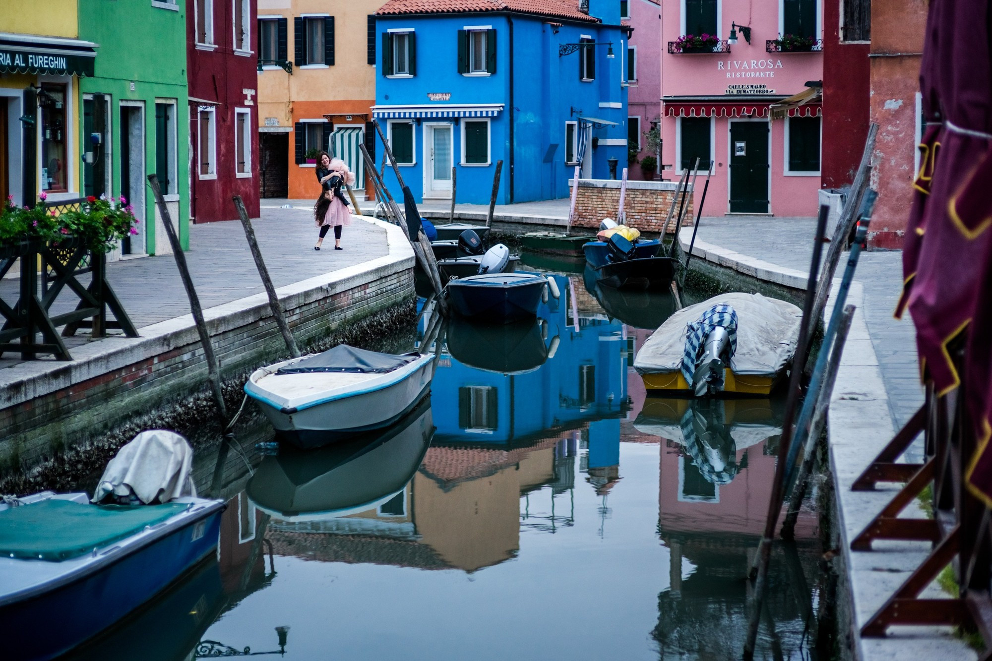 Дочки-матери — Юлия и Алиссия, Бурано, Италия