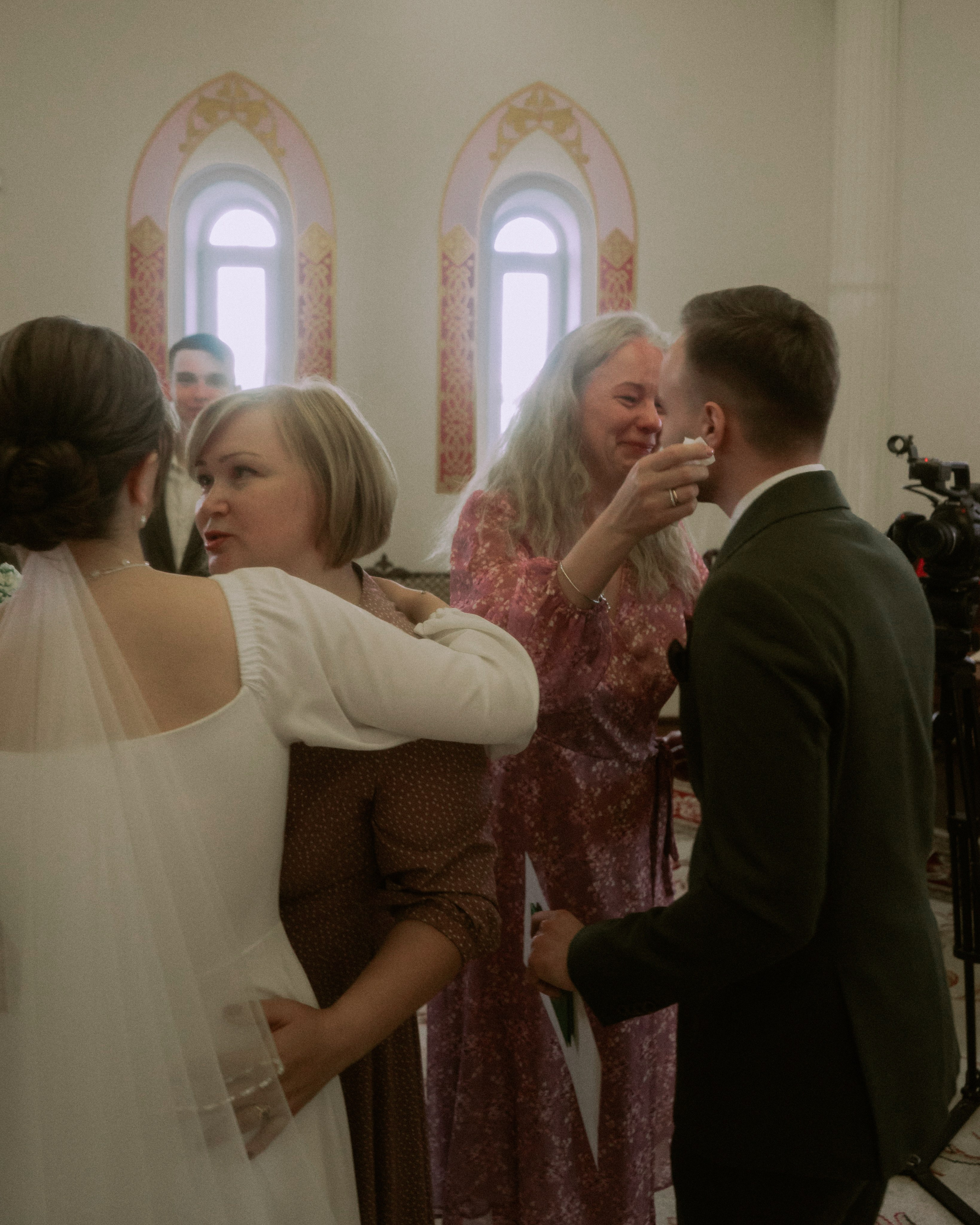 жених и невеста с близкими, регистрация брака, Москва