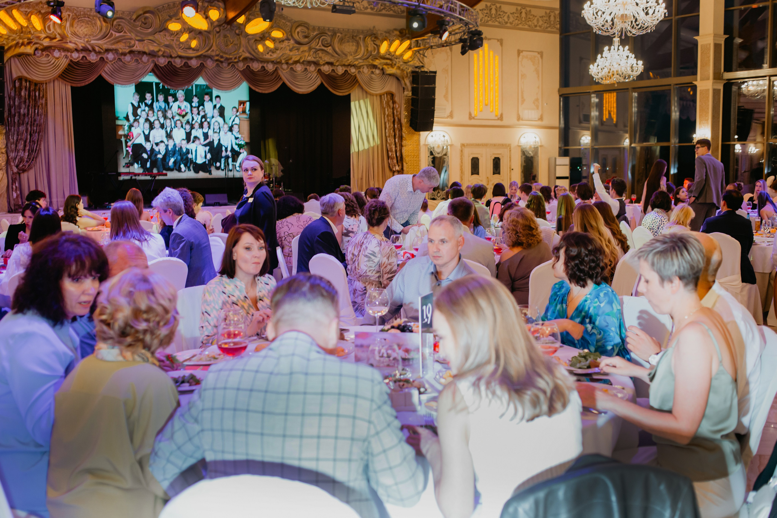 Выпускной. 11 лицей. Фотограф в Челябинске Ополихина Анна