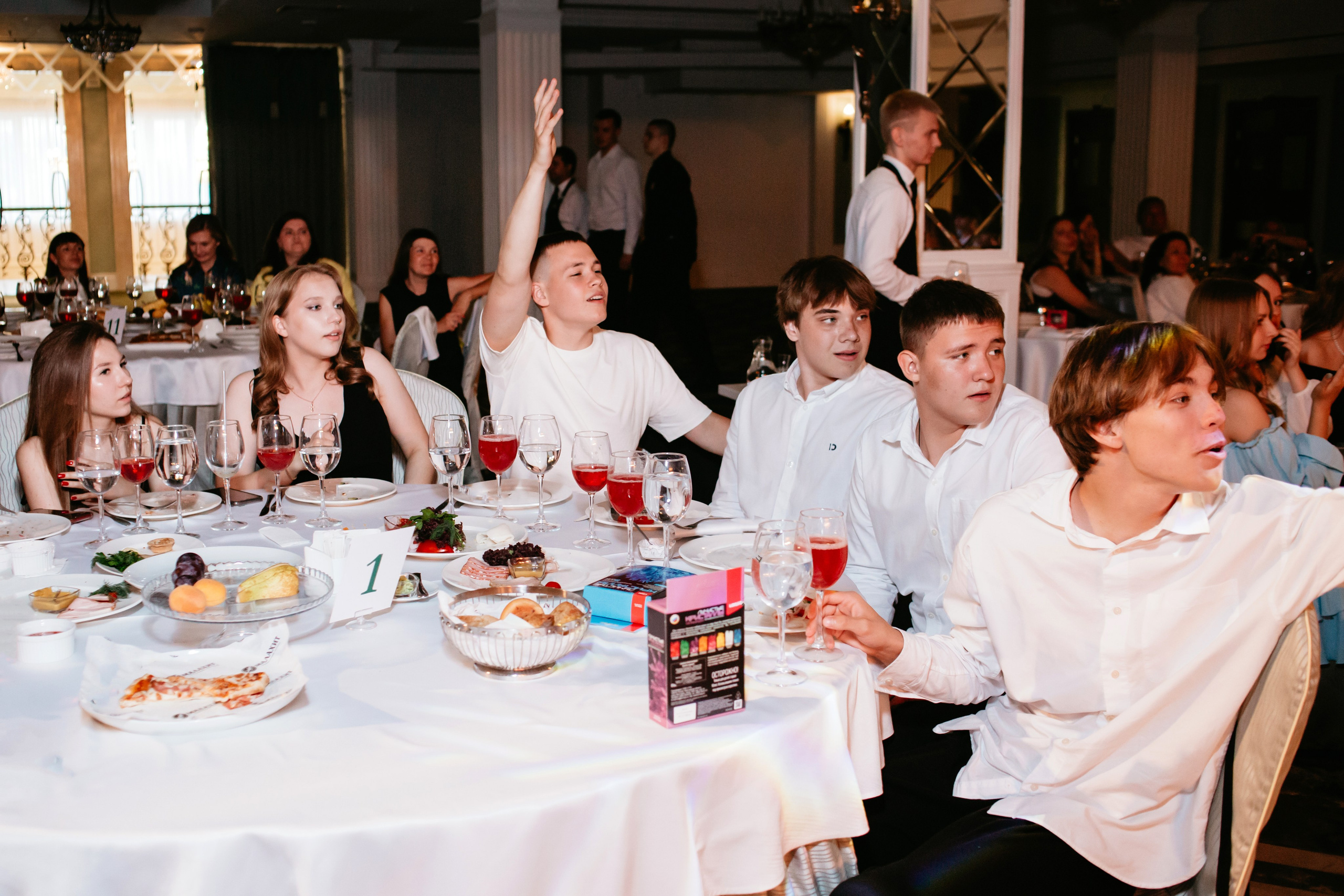 Выпускной 2025 (9класс) 124 школа. Фотограф в Челябинске Ополихина Анна