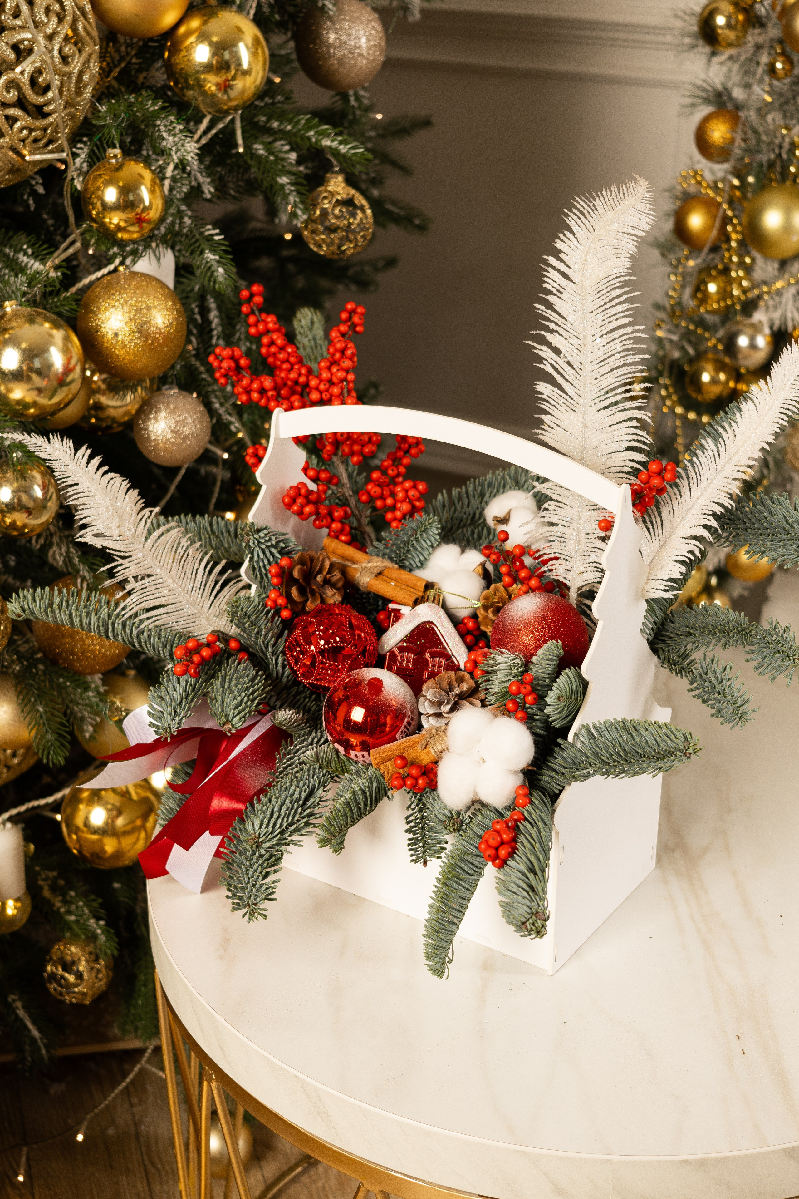 Съемка новогодних композиций для цветочного магазина. Профессиональный фотограф в Москве Даша Потоцкая