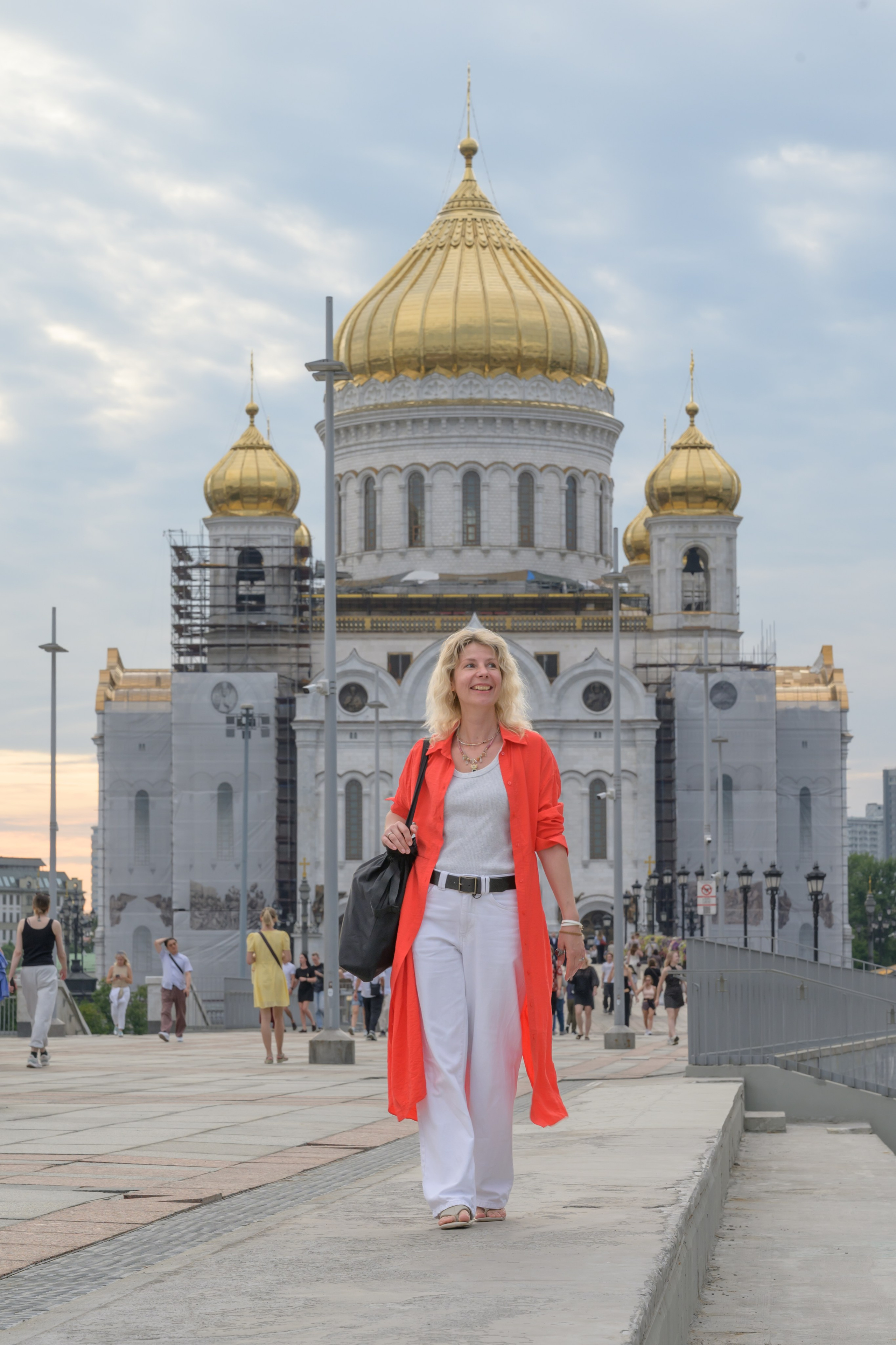 Храм Христа Спасителя. Отражение. Свет. Тень. П&П — Полезное с Приятным. Фотоэкскурсии — Москва на память. Экскурсовод и фотограф в Москве. Увези столицу в своём альбоме!