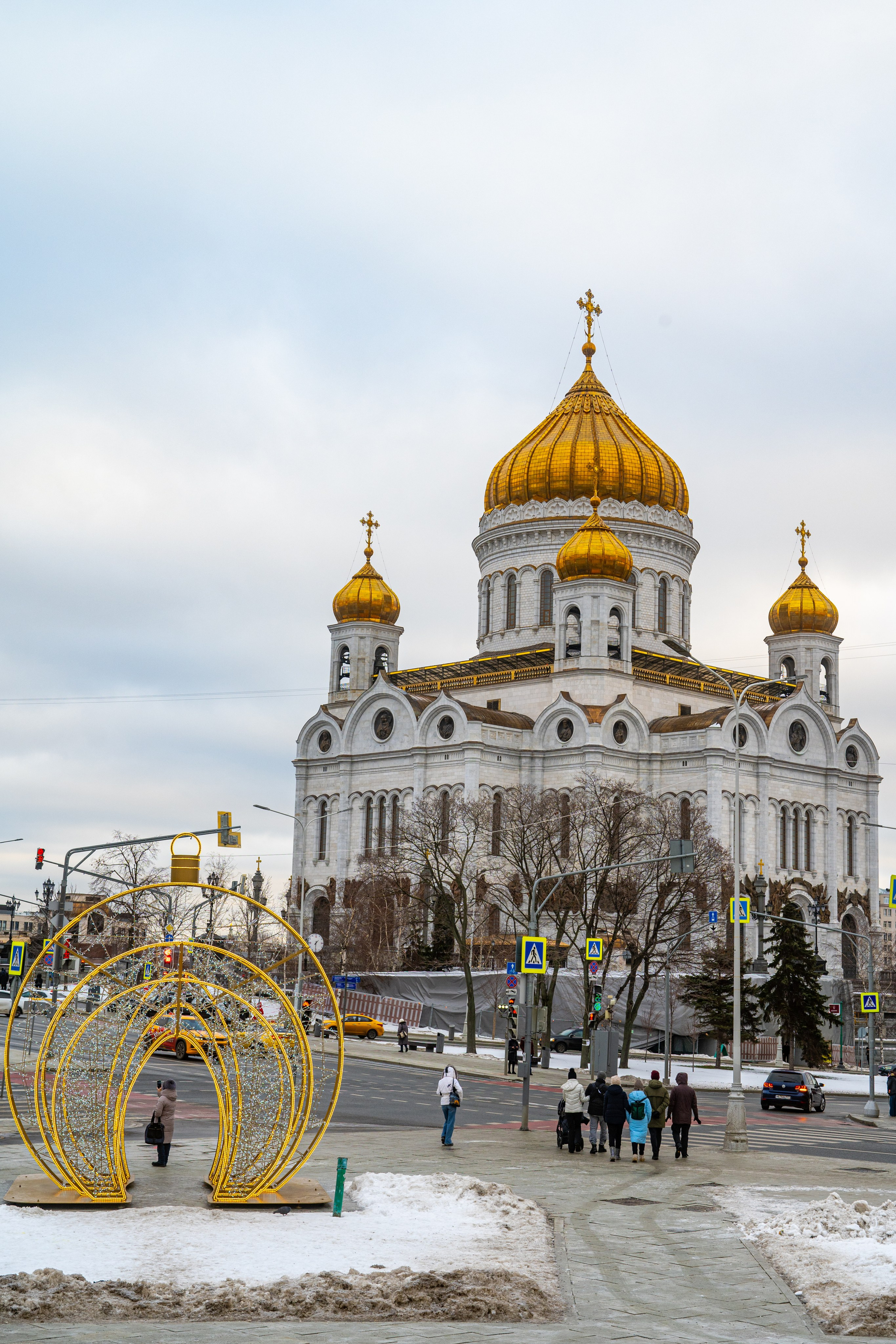 Храм Христа Спасителя. Отражение. Свет. Тень. П&П — Полезное с Приятным. Фотоэкскурсии — Москва на память. Экскурсовод и фотограф в Москве. Увези столицу в своём альбоме!