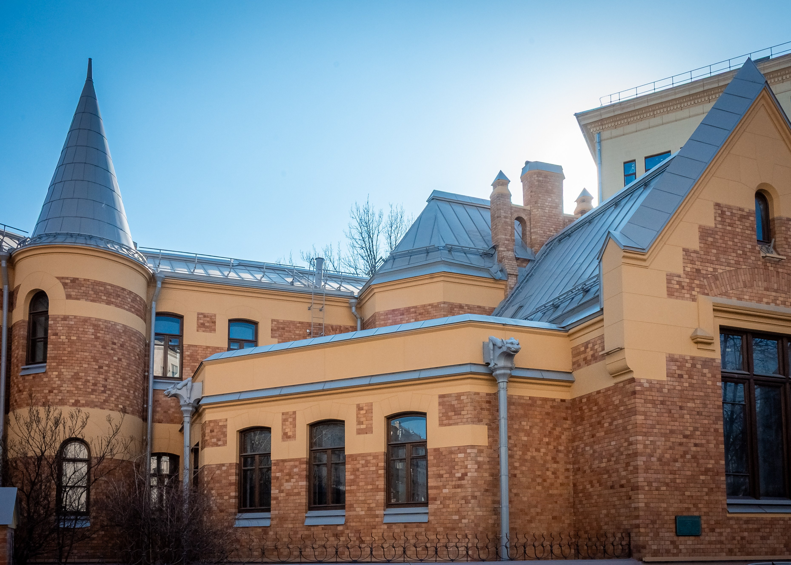 Архитектурные цитаты на Патриарших. П&П — Полезное с Приятным. Фотоэкскурсии — Москва на память. Экскурсовод и фотограф в Москве. Увези столицу в своём альбоме!