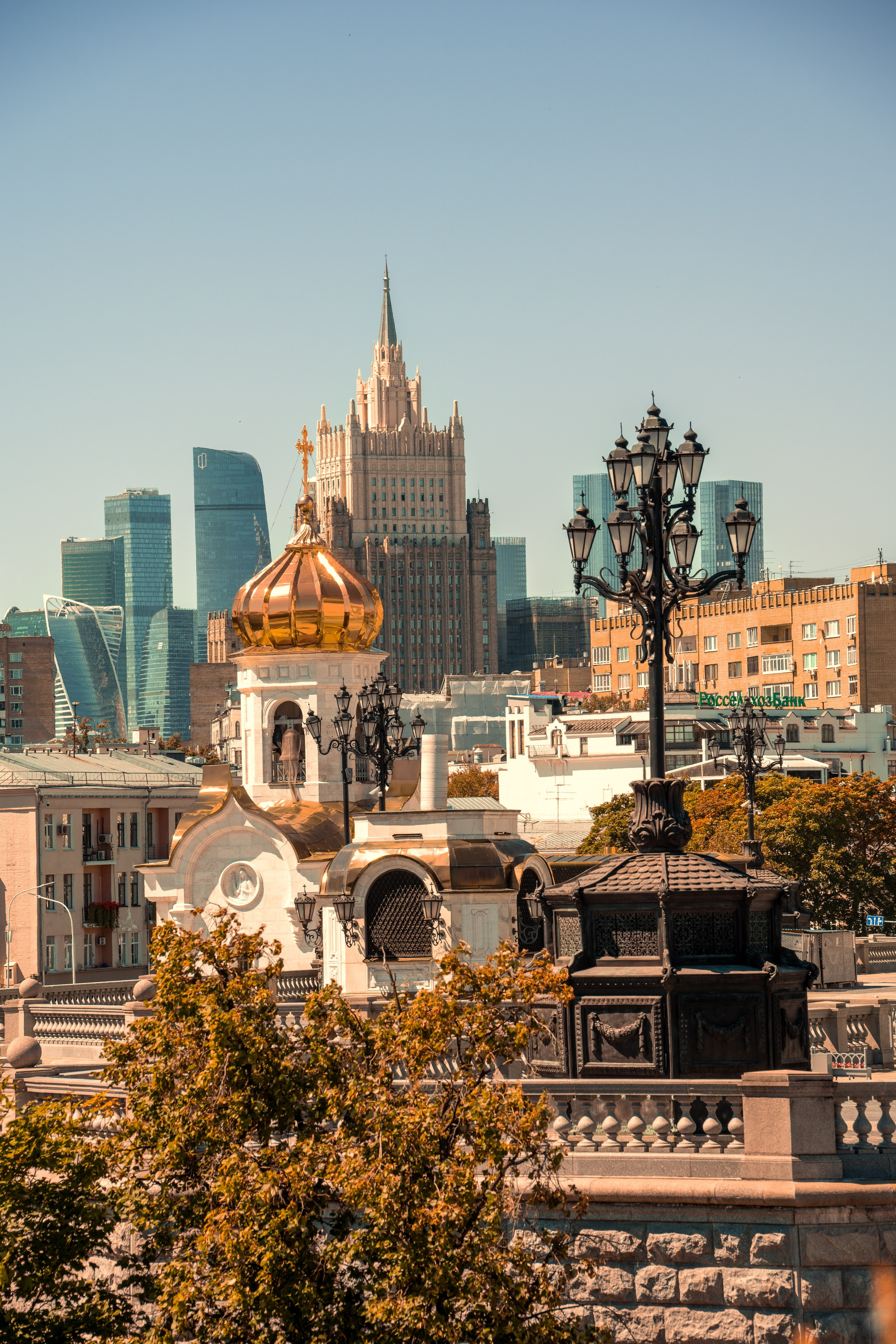 Храм Христа Спасителя. Отражение. Свет. Тень. П&П — Полезное с Приятным. Фотоэкскурсии — Москва на память. Экскурсовод и фотограф в Москве. Увези столицу в своём альбоме!
