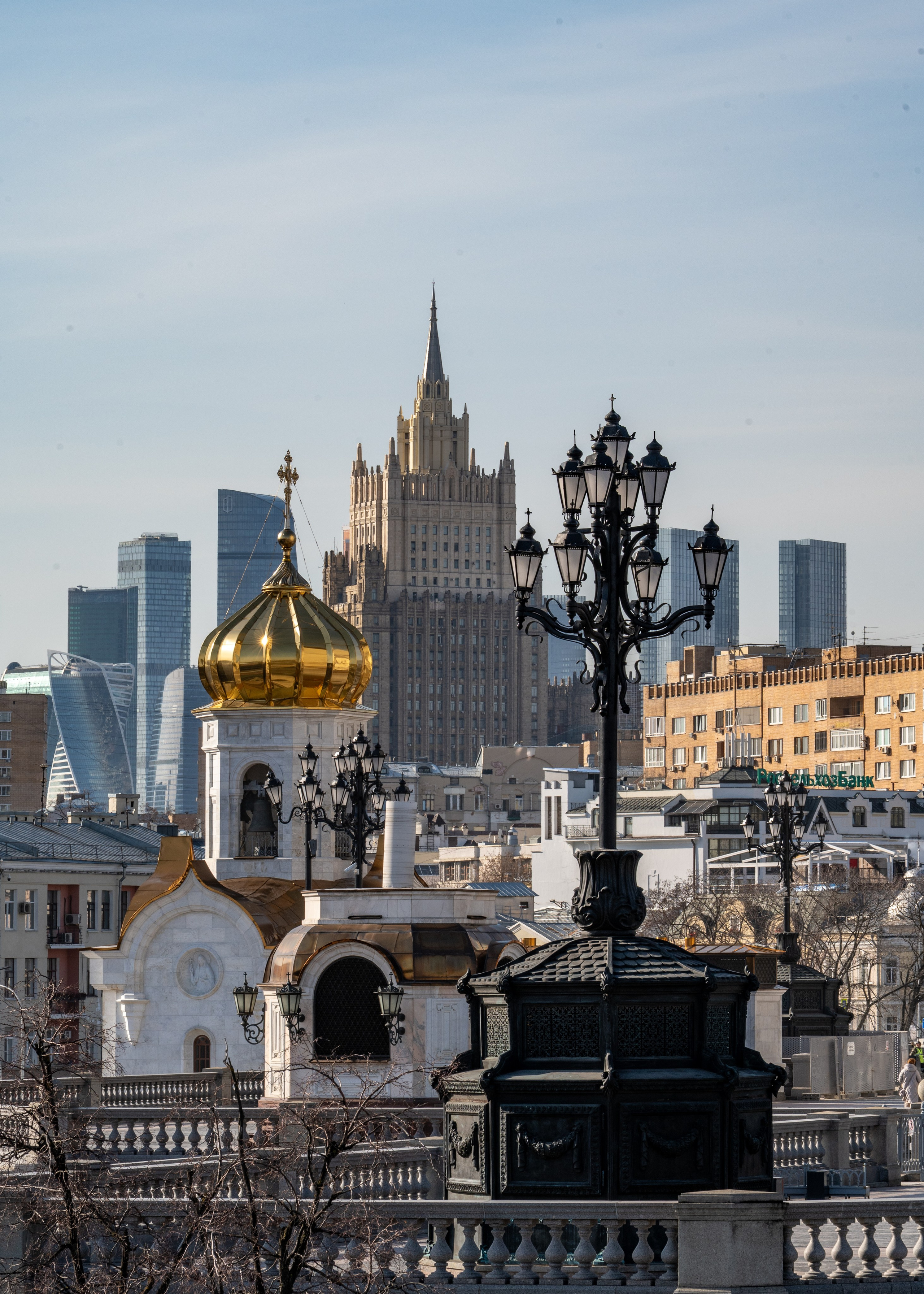Храм Христа Спасителя. Отражение. Свет. Тень. П&П — Полезное с Приятным. Фотоэкскурсии — Москва на память. Экскурсовод и фотограф в Москве. Увези столицу в своём альбоме!