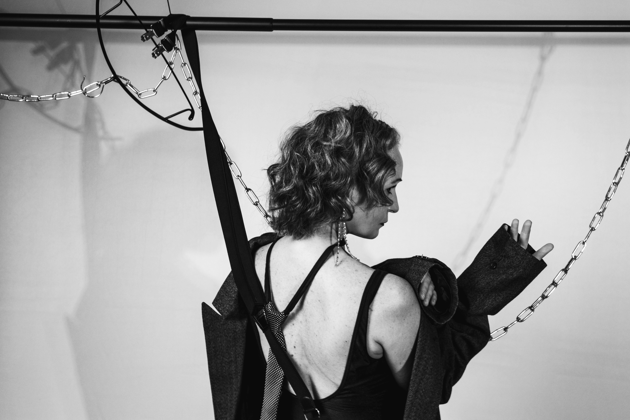 2025-07-13. Анжела и пиджак