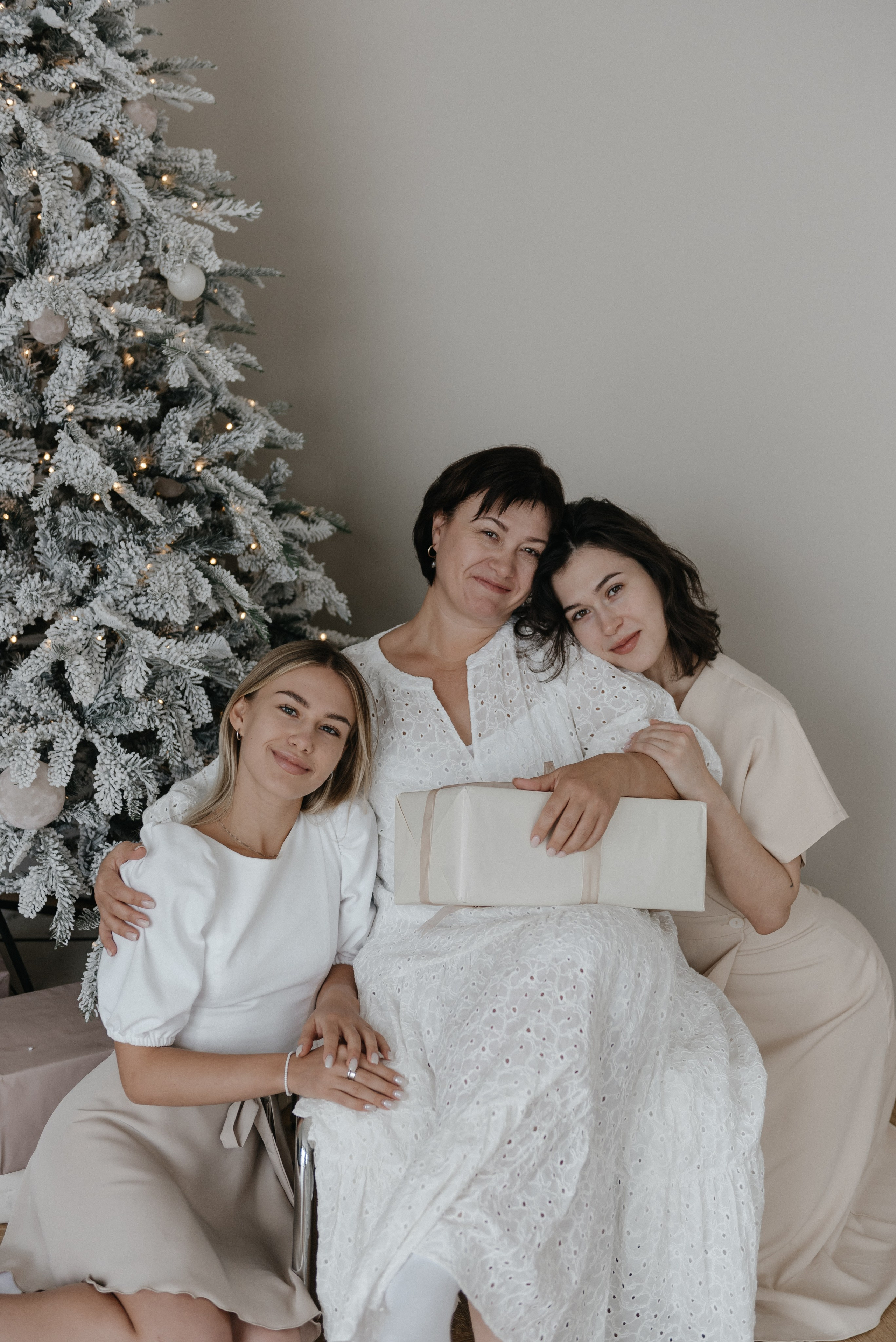 В студии большой семьёй