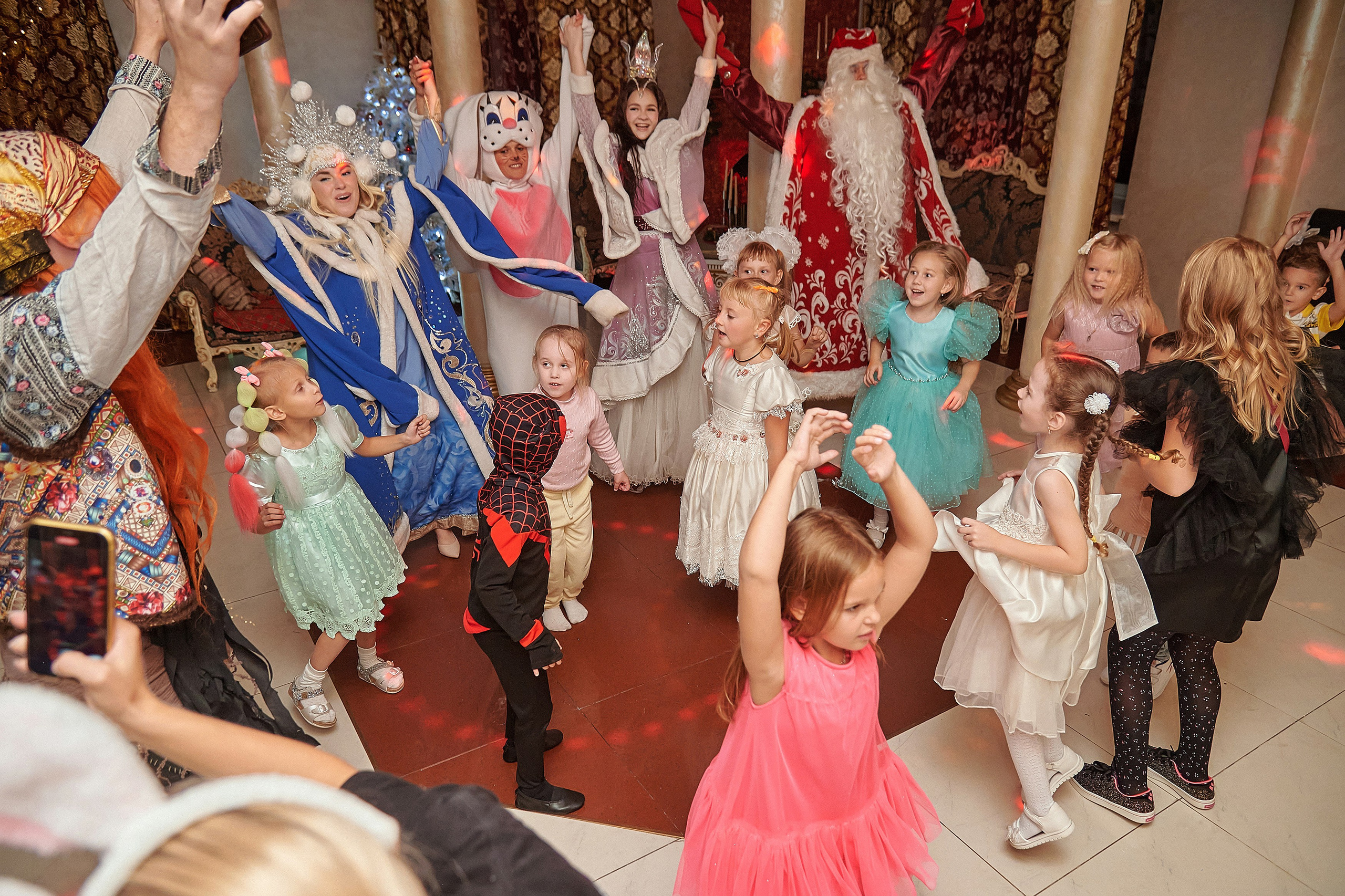 Портфолио репортажной фотосъёмки: Звёздный Дом Деда Мороза. Фотограф Яковлев Роман — Красноярск