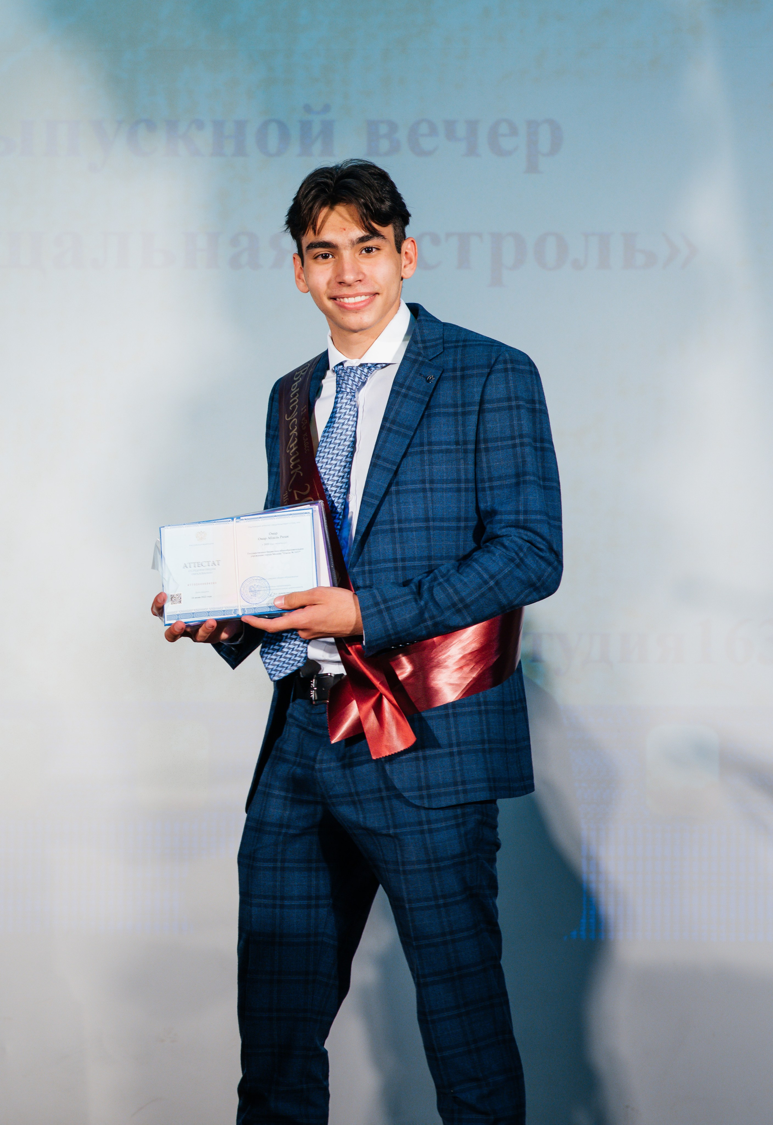 Вручение аттестатов. Выпускные альбомы в Подольске Москве и МО