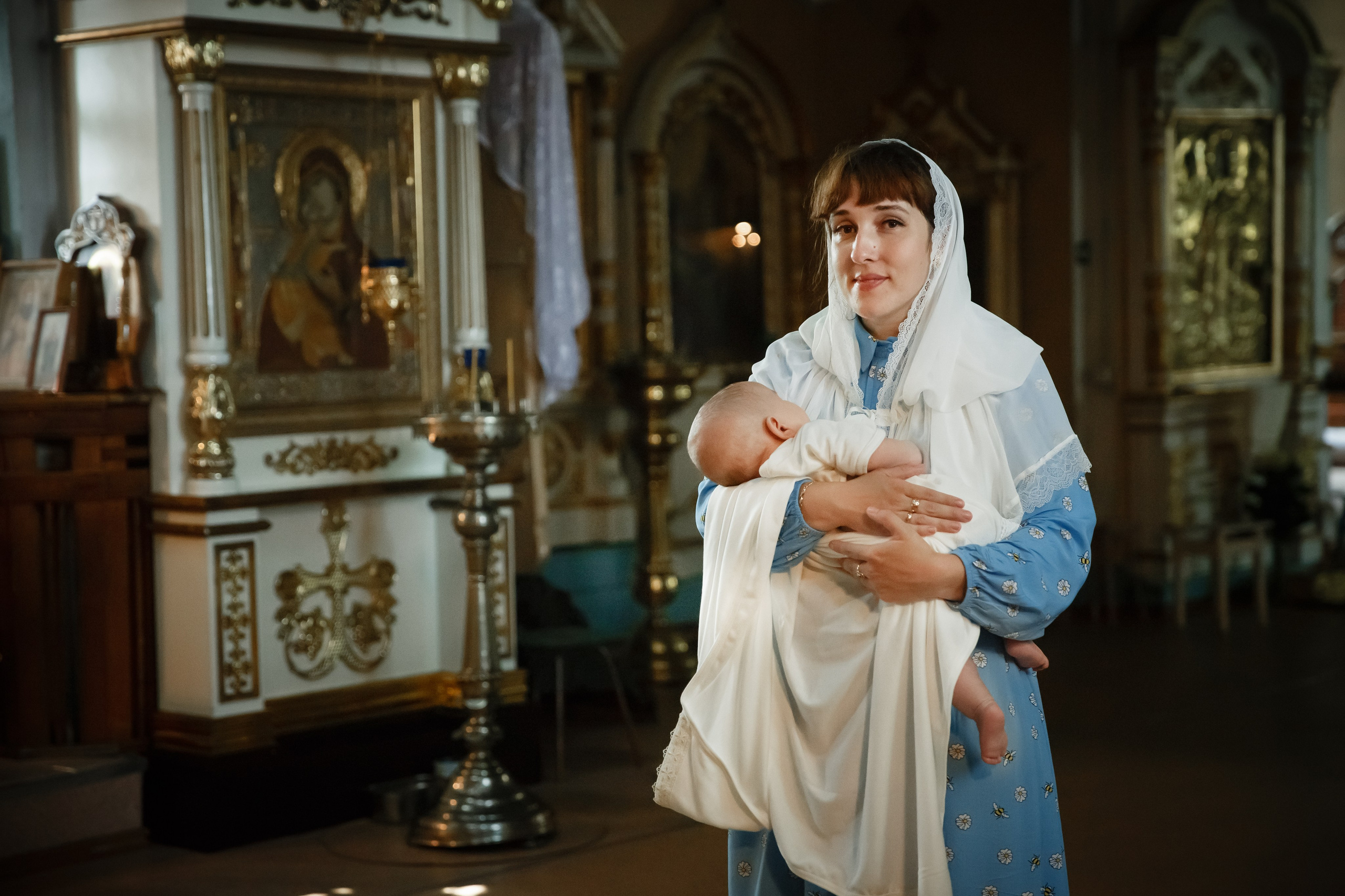 мама с малышом в храме