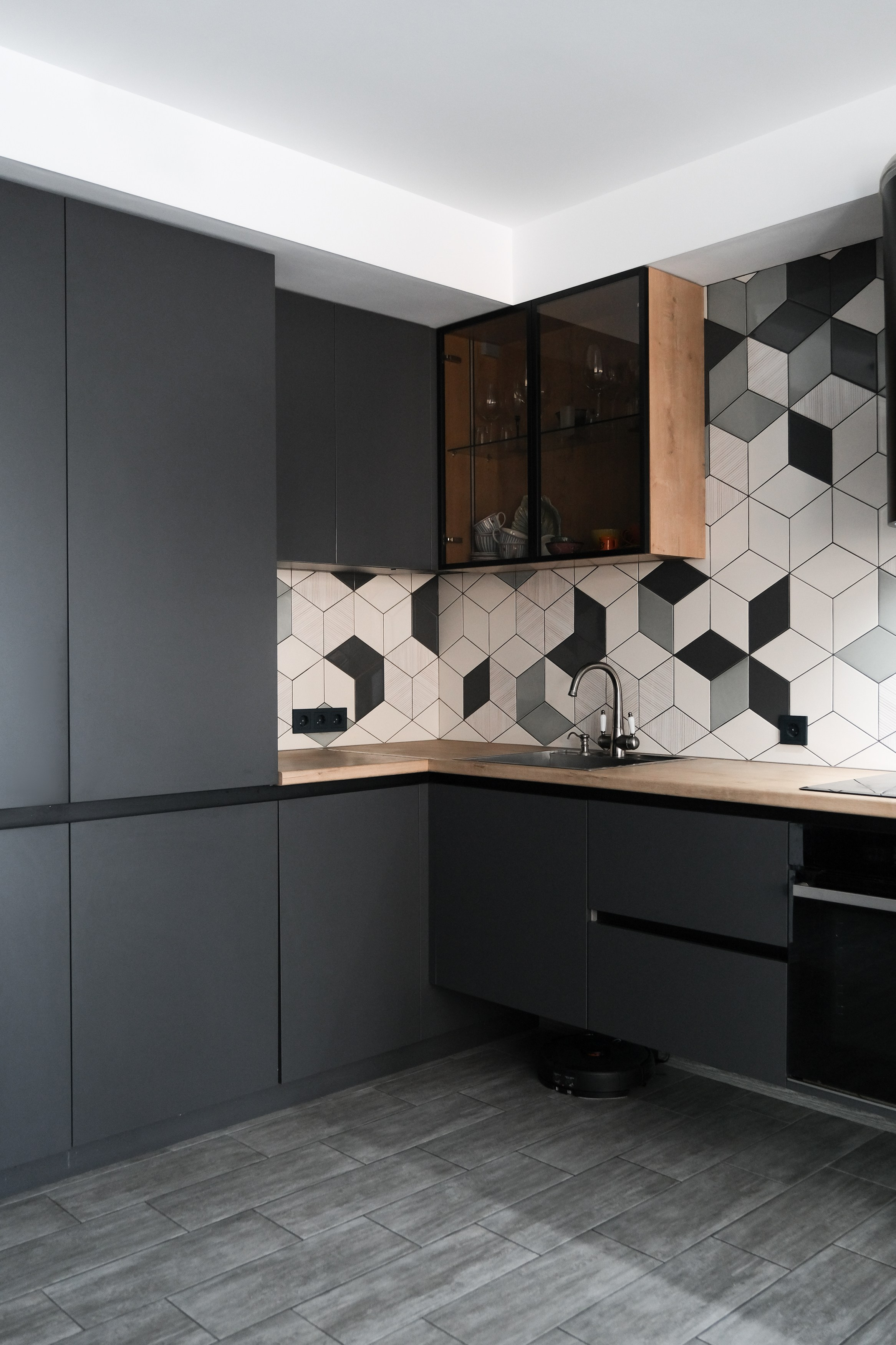 Кухня в Томске на заказ в Академгородке Таунхаус. Мебель на заказ. ГУДРУМ — Мебель на заказ в Томске | Кухни | Шкафы | Стулья и Столы