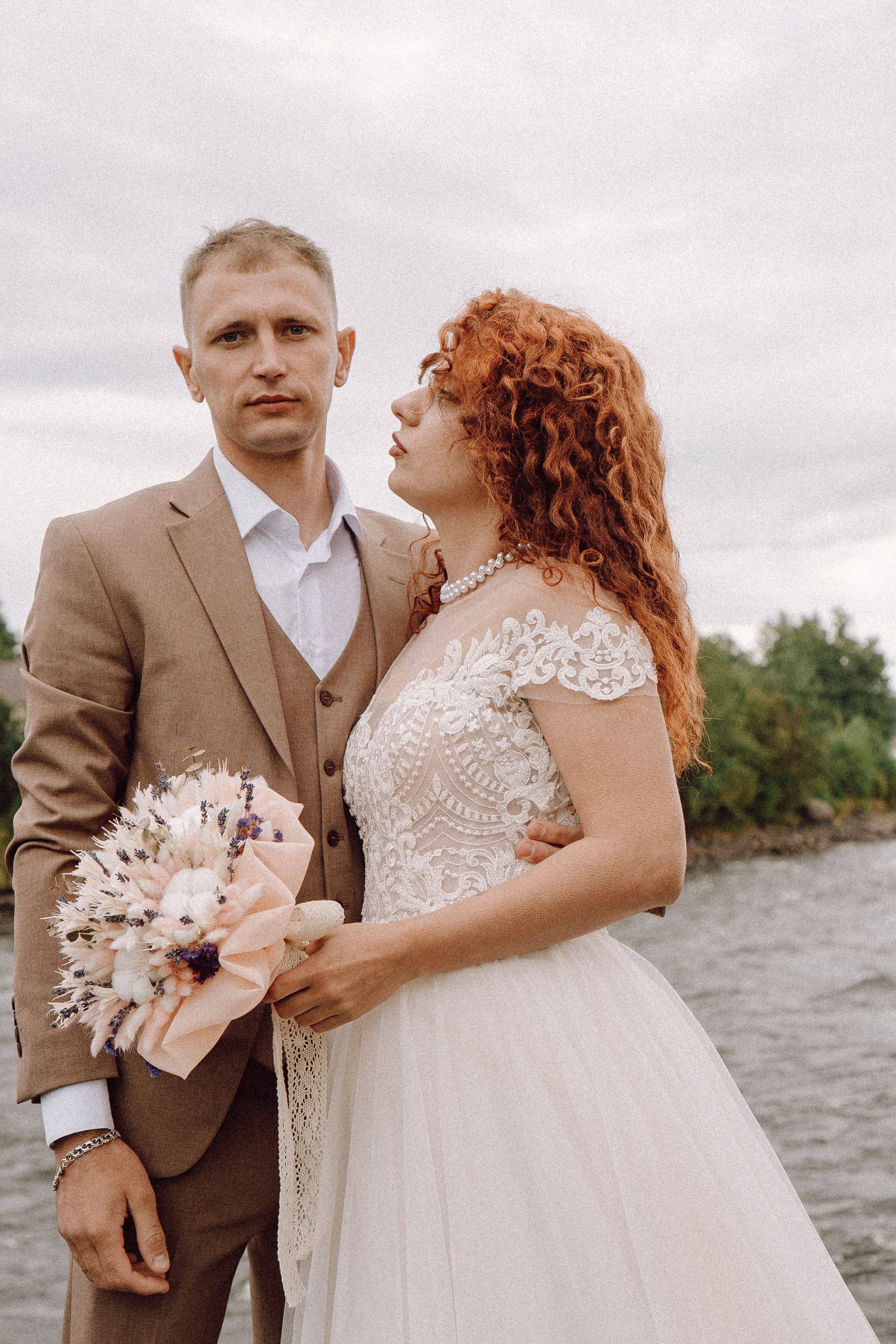 СВАДЕБНАЯ ФОТОСЕССИИЯ ПАРЫ В ГОРОДЕ ПРИОЗЕРСК В СОСНОВОМ ЛЕСУ И С ПИКАПОМ. Профессиональный фотограф, Санкт-Петербург — Виктория Богомолова