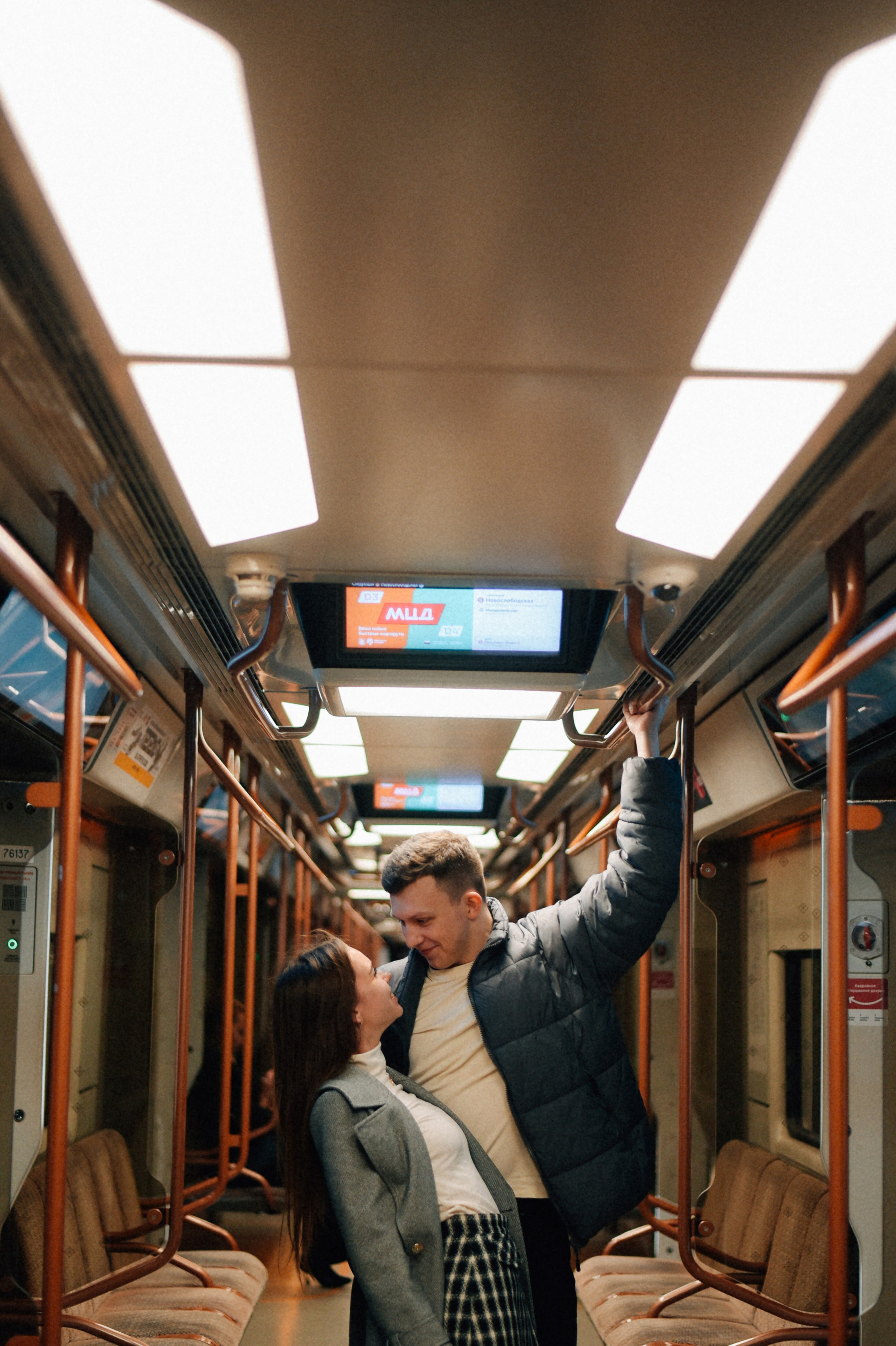 Пустое метро. Фотограф Лола Волна, город Москва