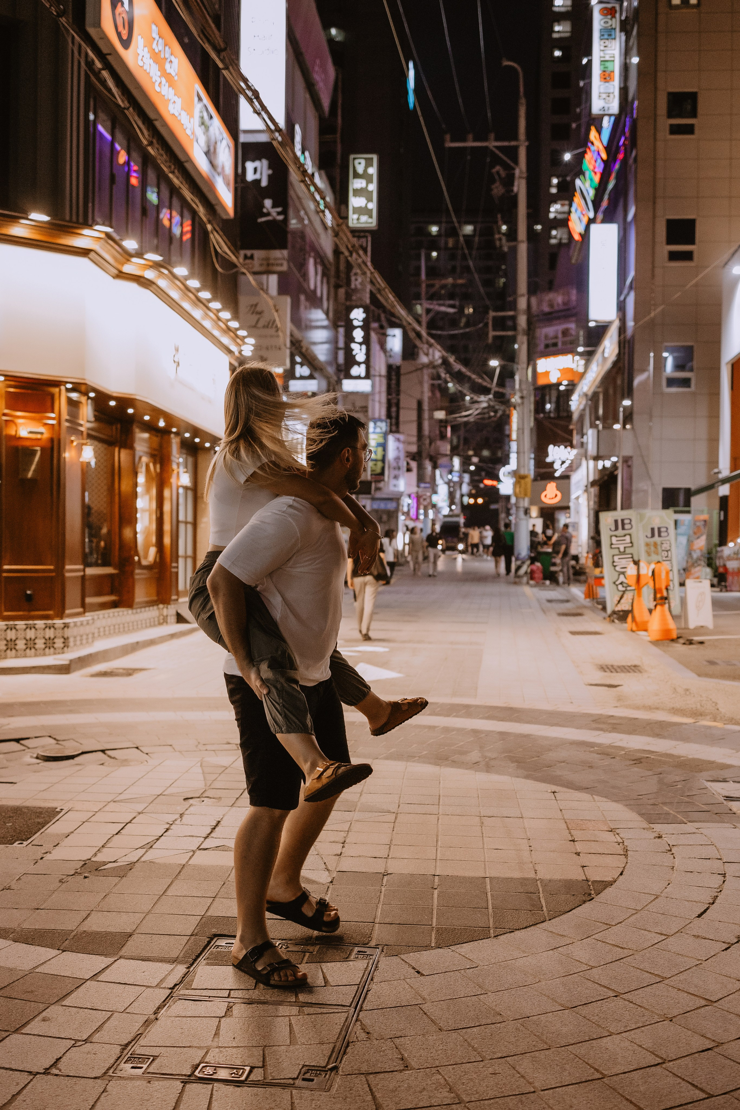 Вечерняя прогулка в городе Пусан. ВАШ ФОТОГРАФ В ПУСАНЕ (Южная Корея) Александра Ануфрий