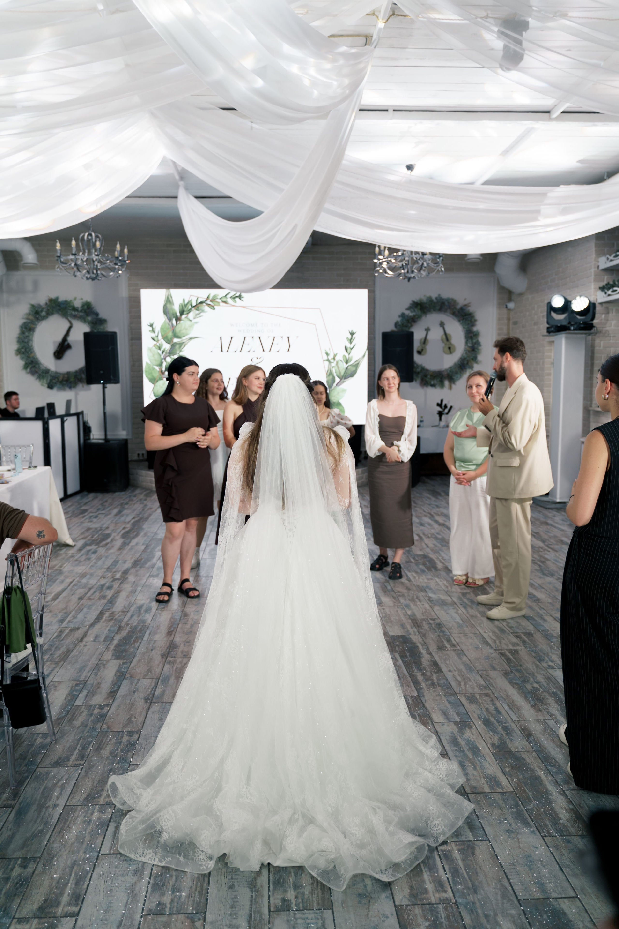 фотосессия свадебного банкета букет невесты
