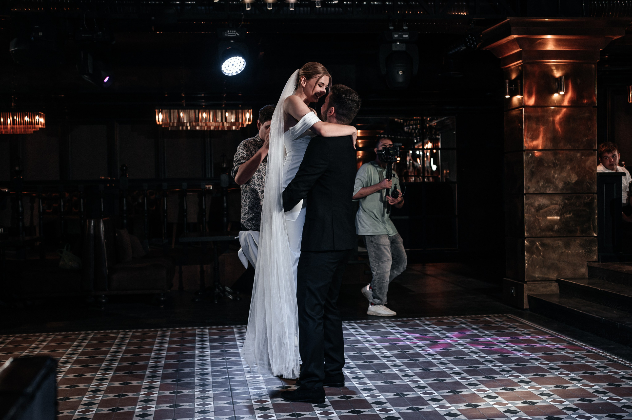 Даниил и Валерия. Черная утка. Полный день. Фотограф Екатерина Бочарникова