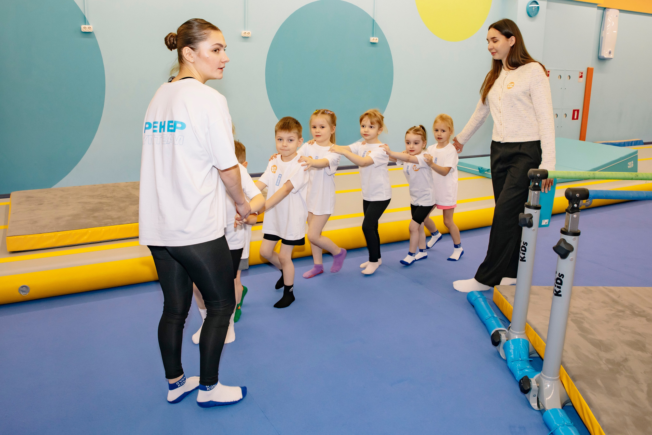 Соревнования по гимнастике в Gymkids Чертаново. Профессиональный фотограф в Москве | Заказать фотосессию и съемку