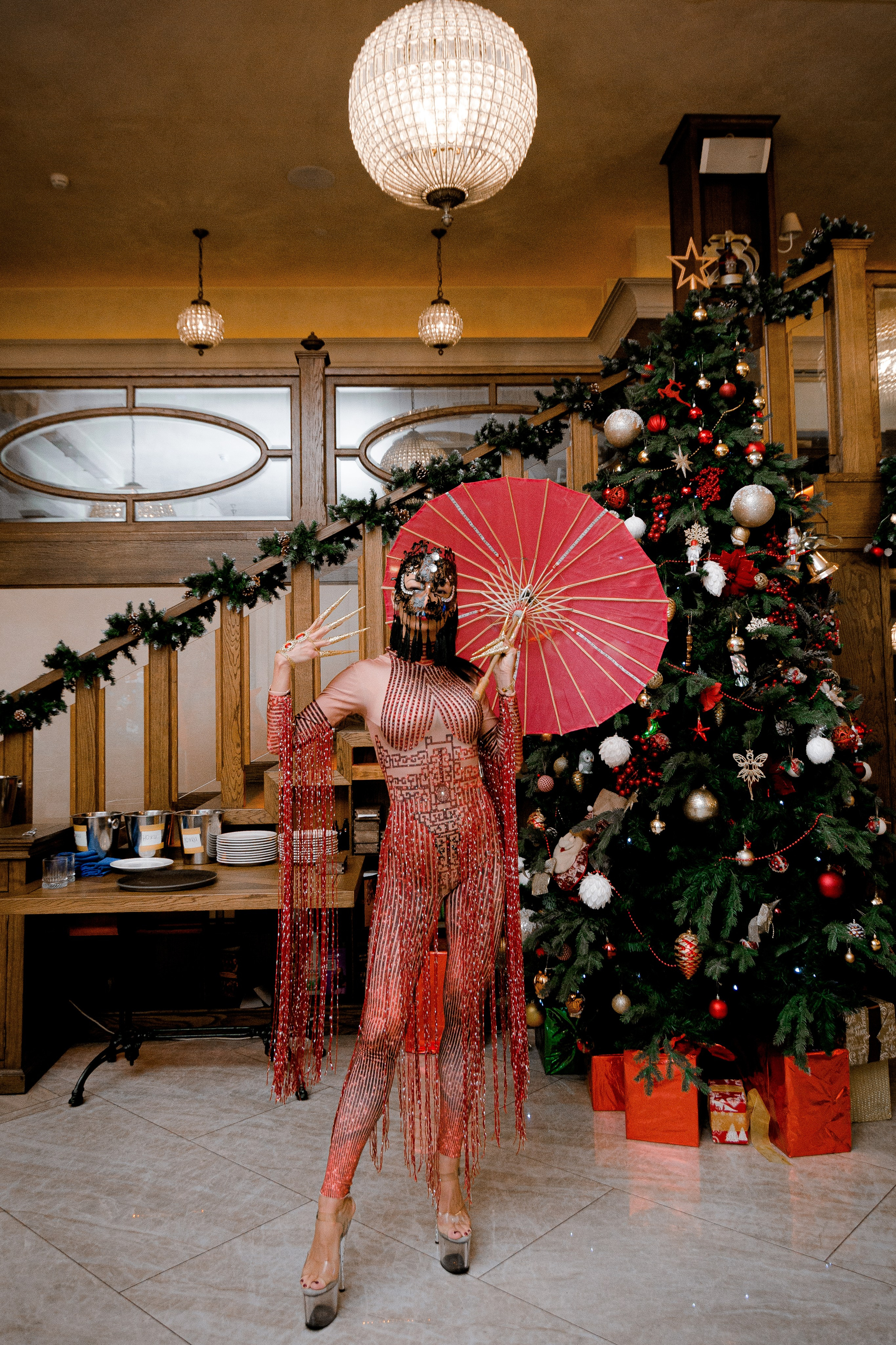 Новогодний корпоратив в ресторане. Alice_insomnia