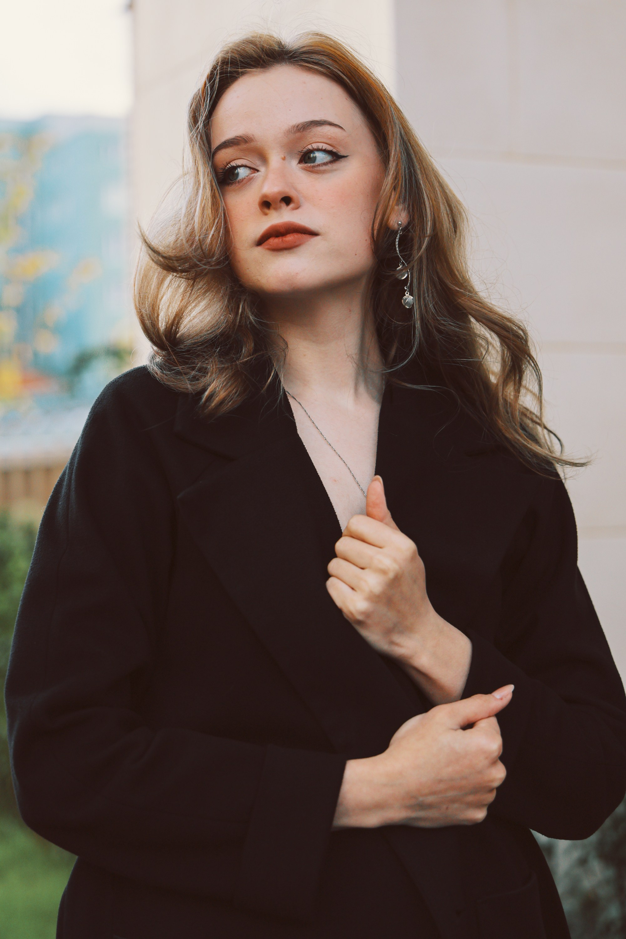 портрет молодой девушки