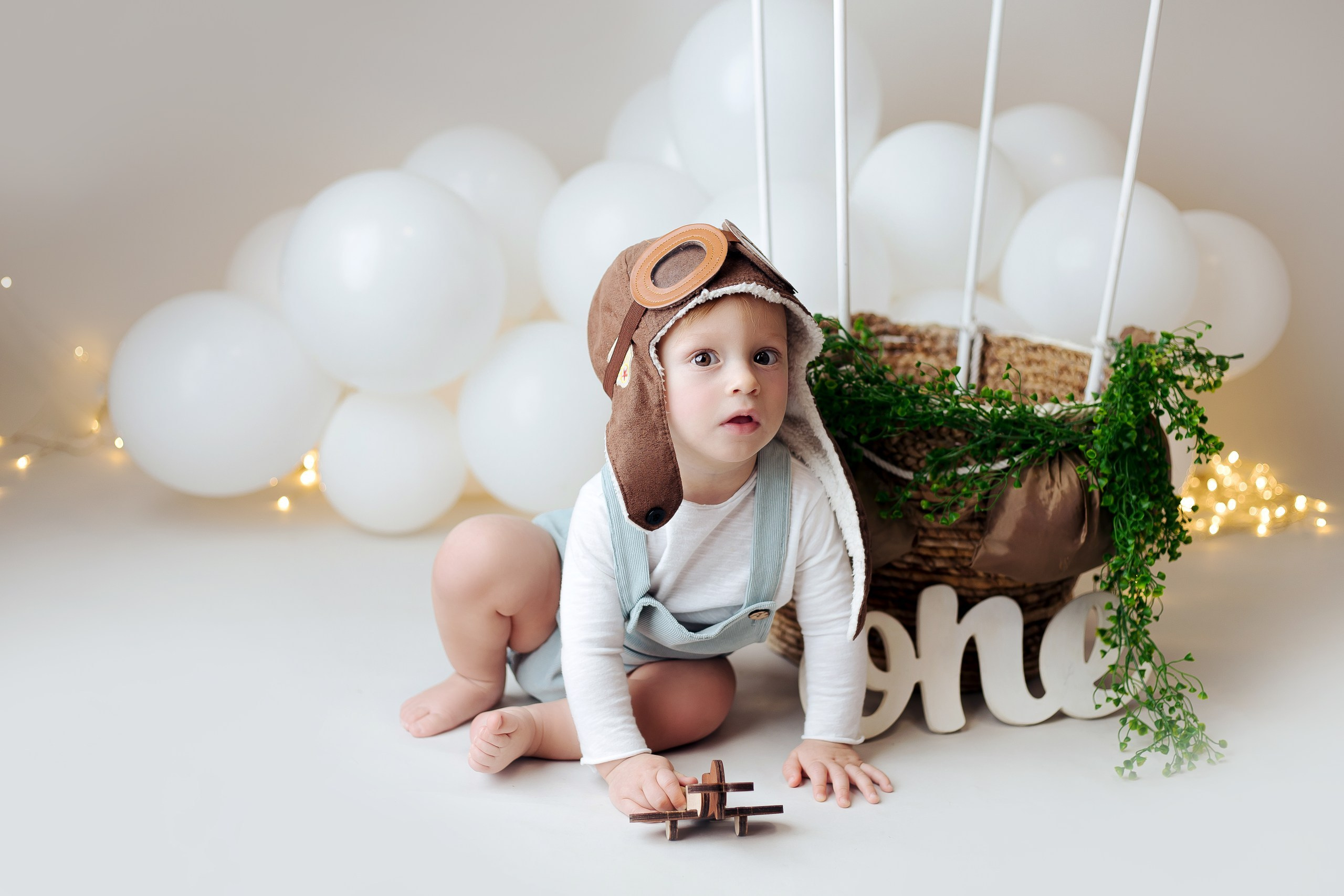 Праздничное оформление. Фотограф беременности, новорожденных Москва. годики под ключ