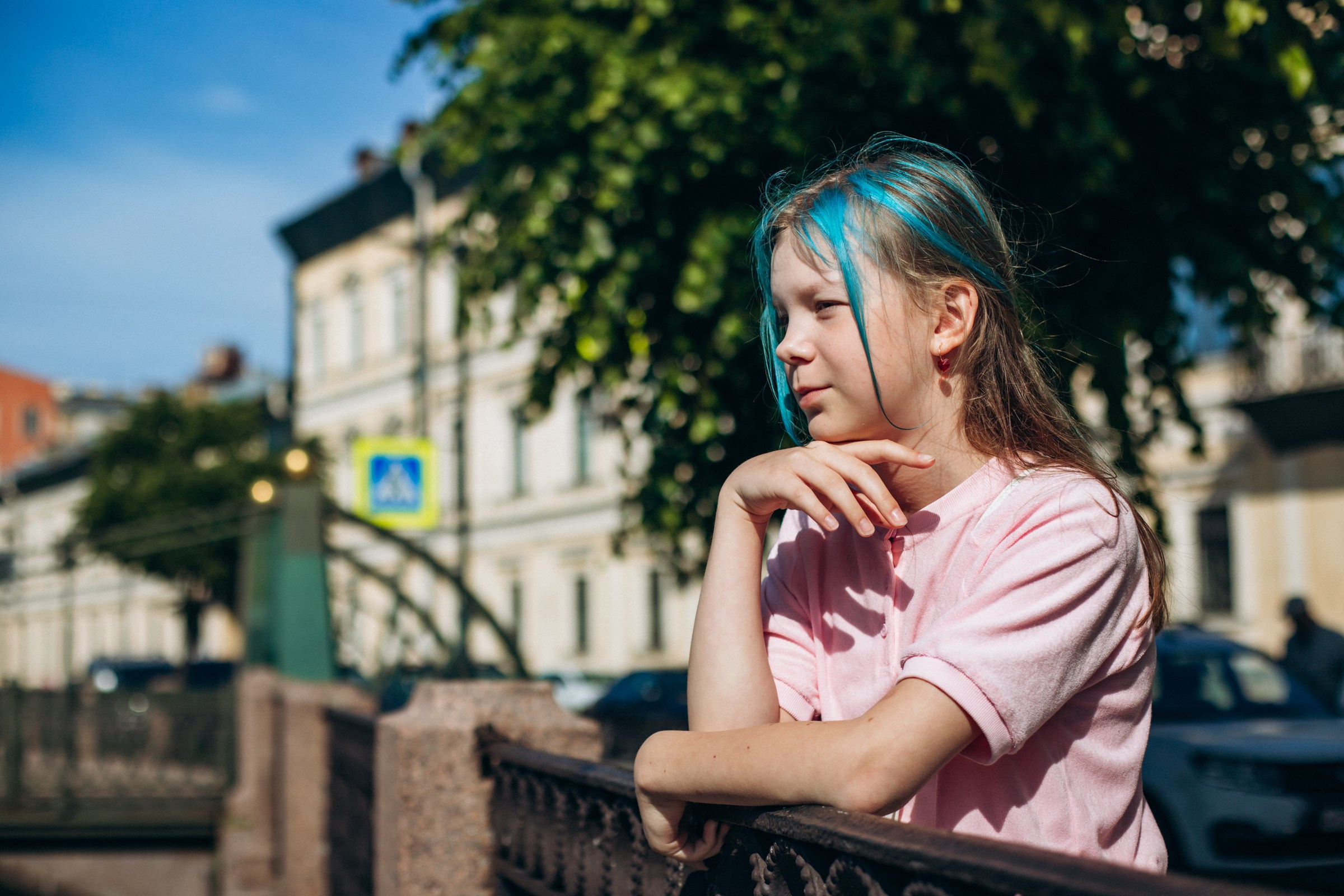 Анна с дочей в июне. Фотопрогулка в Петербурге. Индивидуальный и семейный фотограф в Санкт-Петербурге