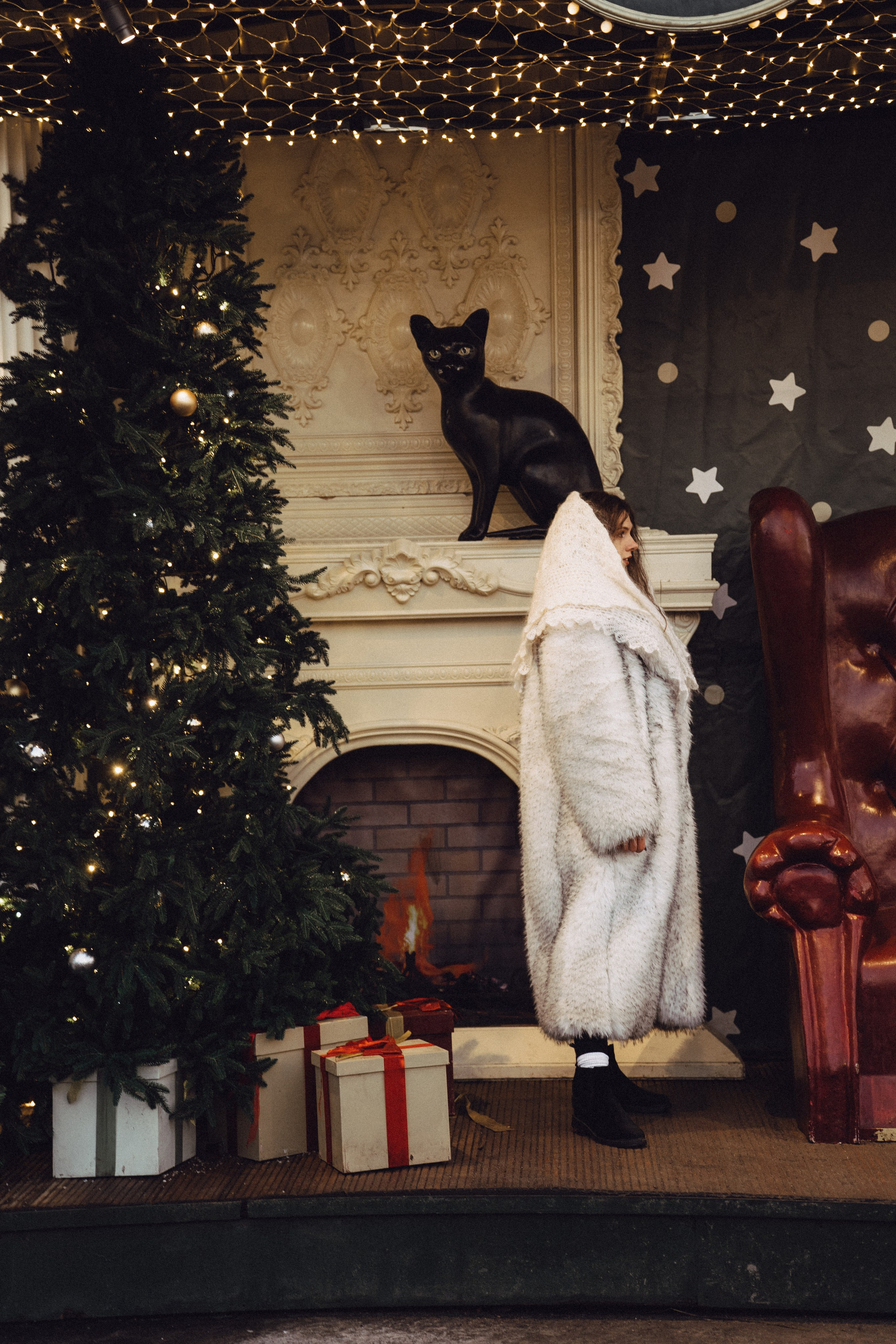 ПРОГУЛКА НА МАНЕЖНОЙ ПЛОЩАДИ ДЛЯ ДЕВУШКИ ПЕРЕД НОВЫМ ГОДОМ (НОВОГОДНЯЯ ФОТОСЕССИИЯ НА МАНЕЖНОЙ ПЛОЩАДИ). Профессиональный фотограф, Санкт-Петербург — Виктория Богомолова