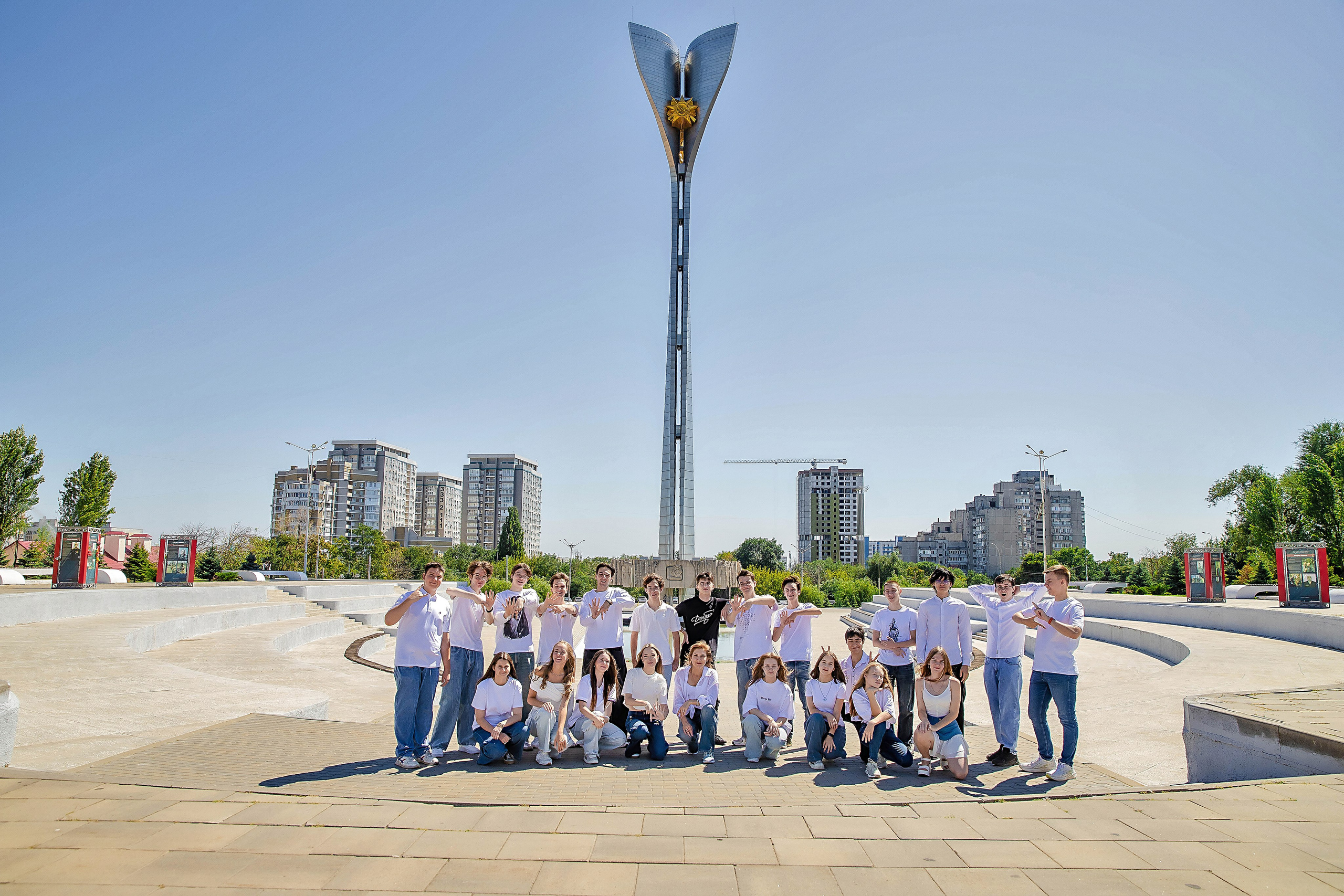 Фотосессия ШКОЛА 81 КЛАСС 11Б Выпуск 2026. Современные Выпускные Альбомы в Ростове-на-Дону