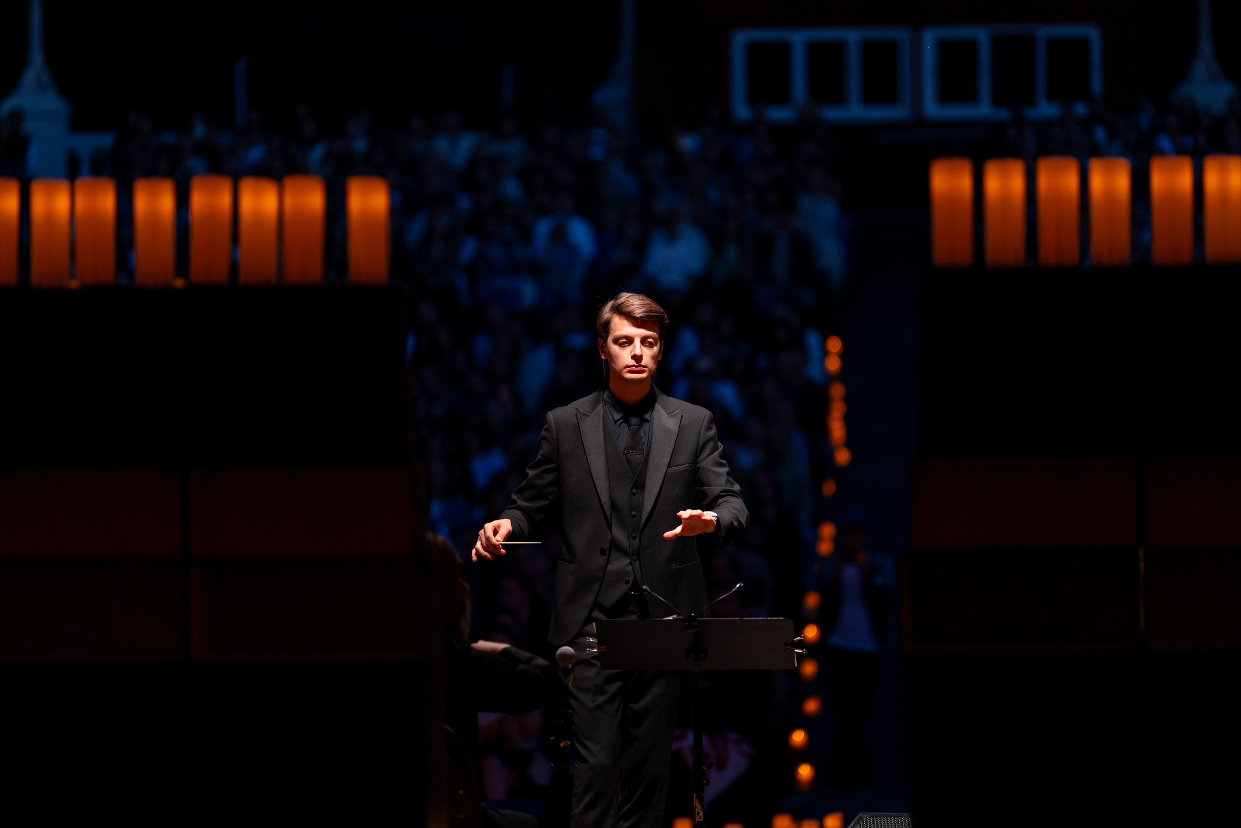 Симфонический оркестр Lumisfera при свечах. Фотограф Никита Комаров