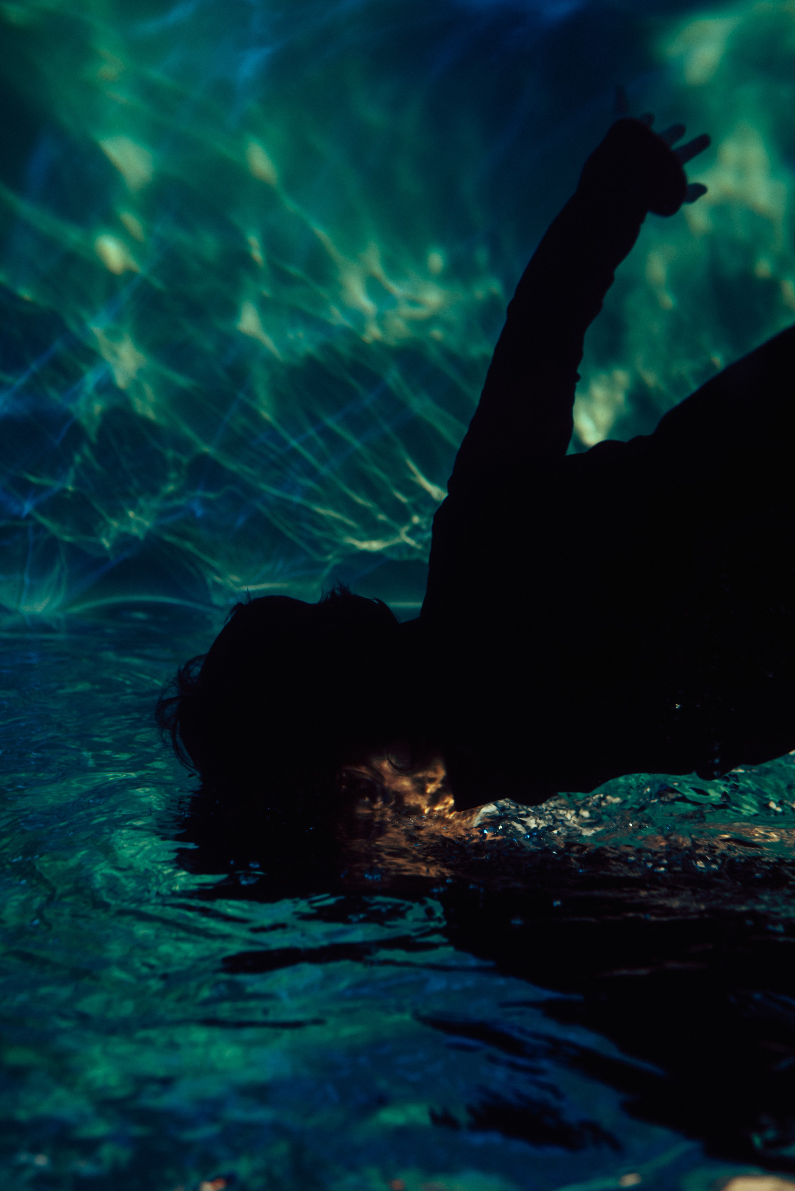 Мужская съёмка с водой. Фотоведьма Дарья Нечинская