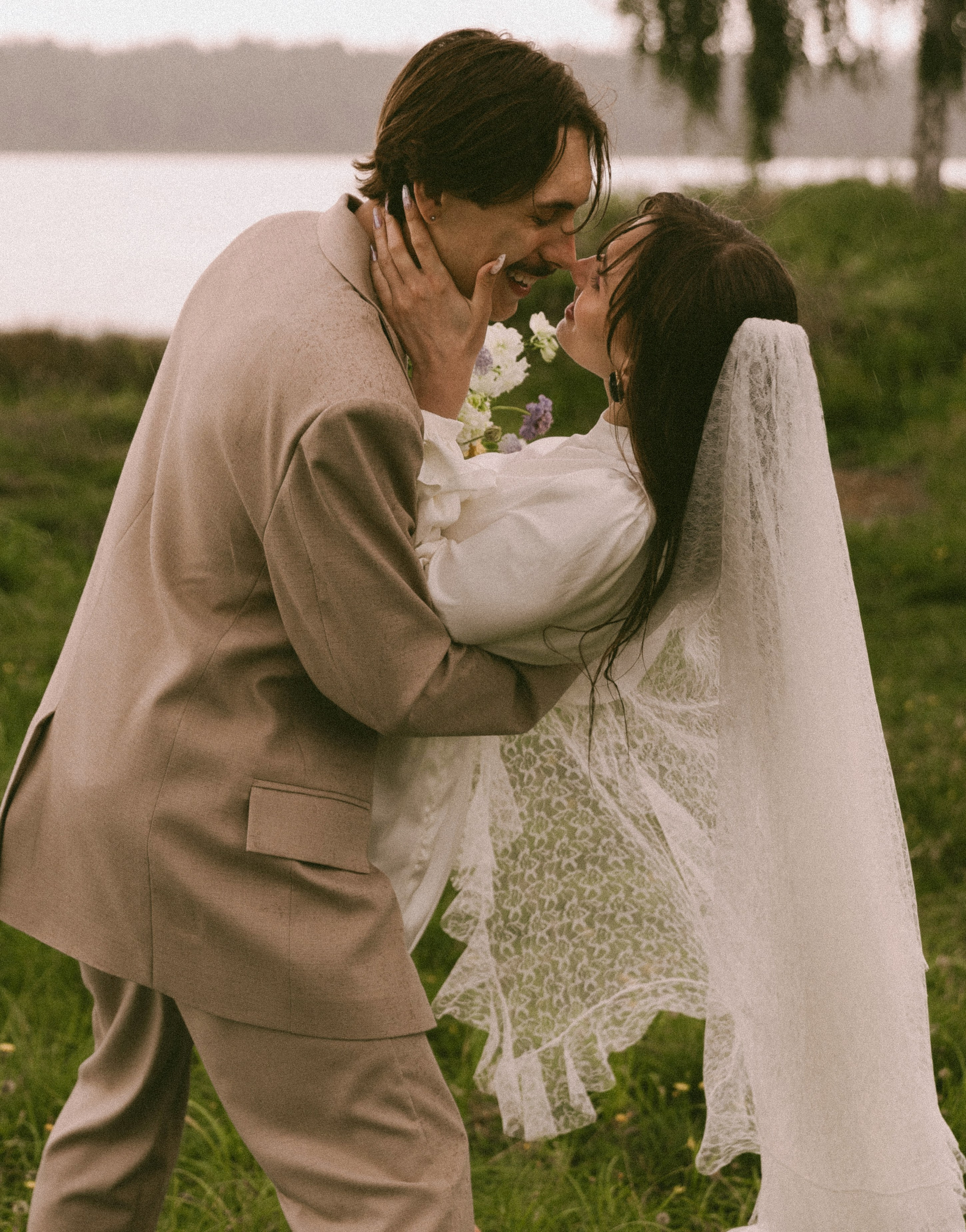 Держи меня крепче