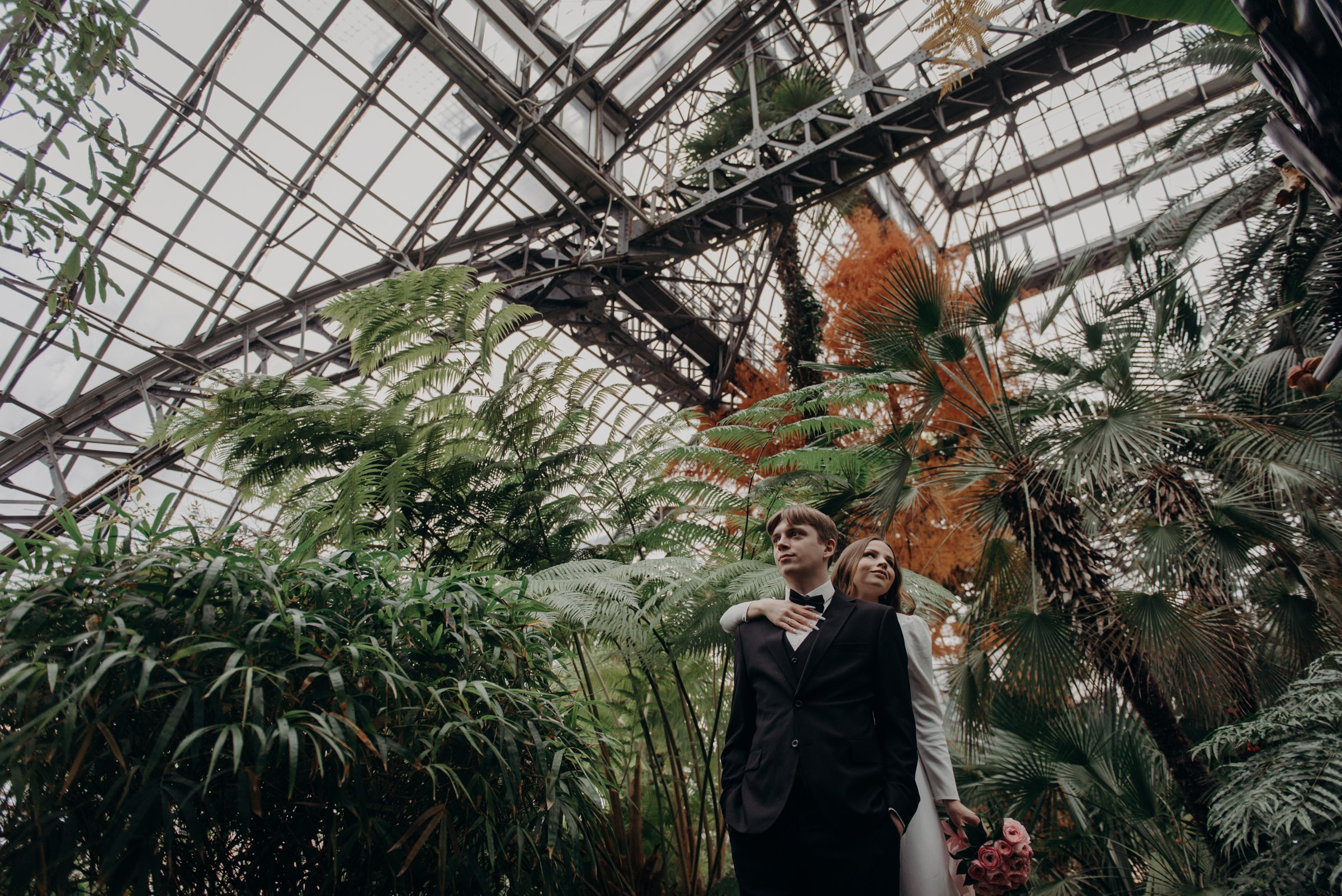 свадебная фотосессия в субтропическом маршруте оранжереи Ботанического сада