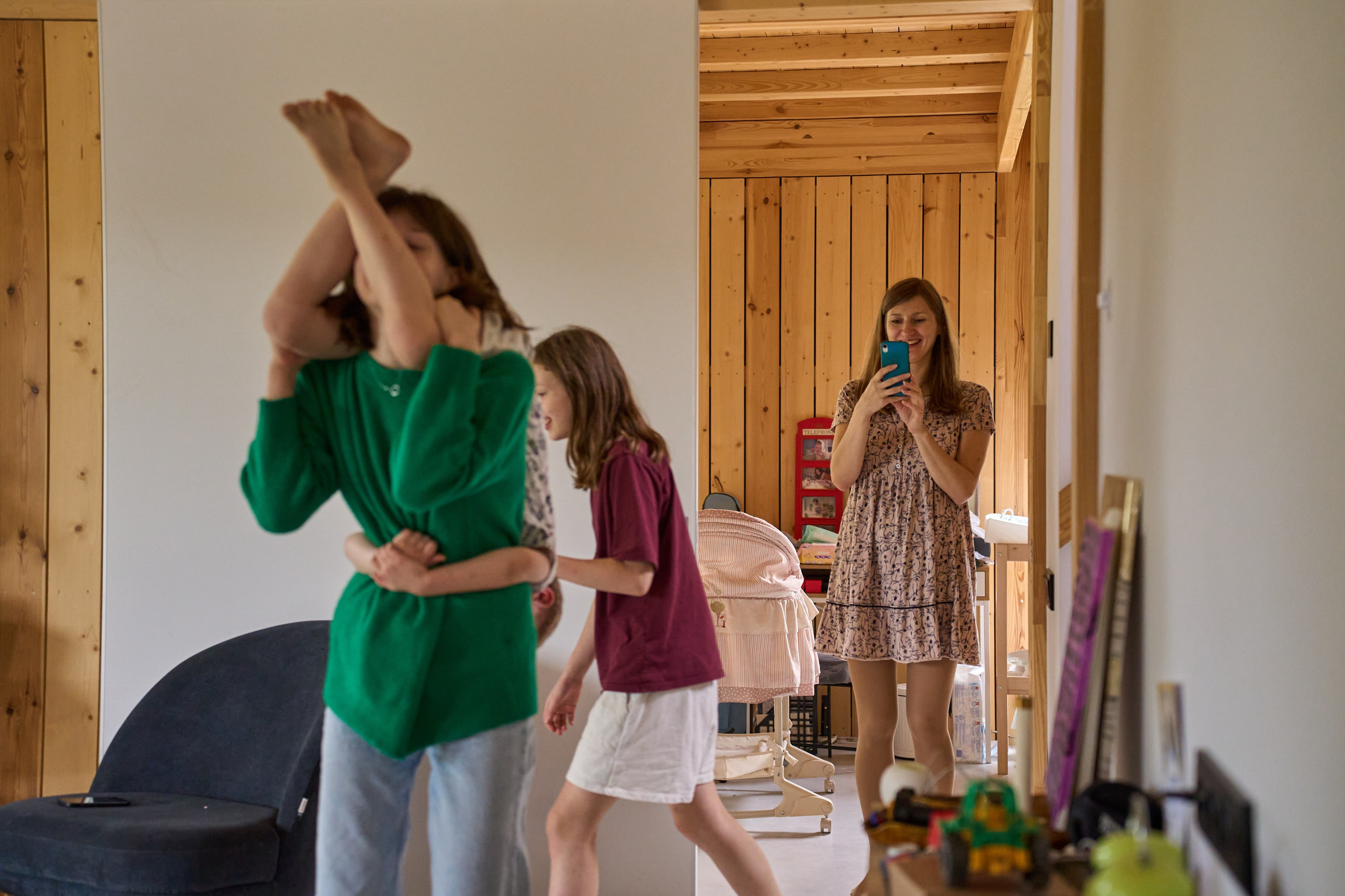 Четверо детей в доме. Фотограф Женя Пашкина