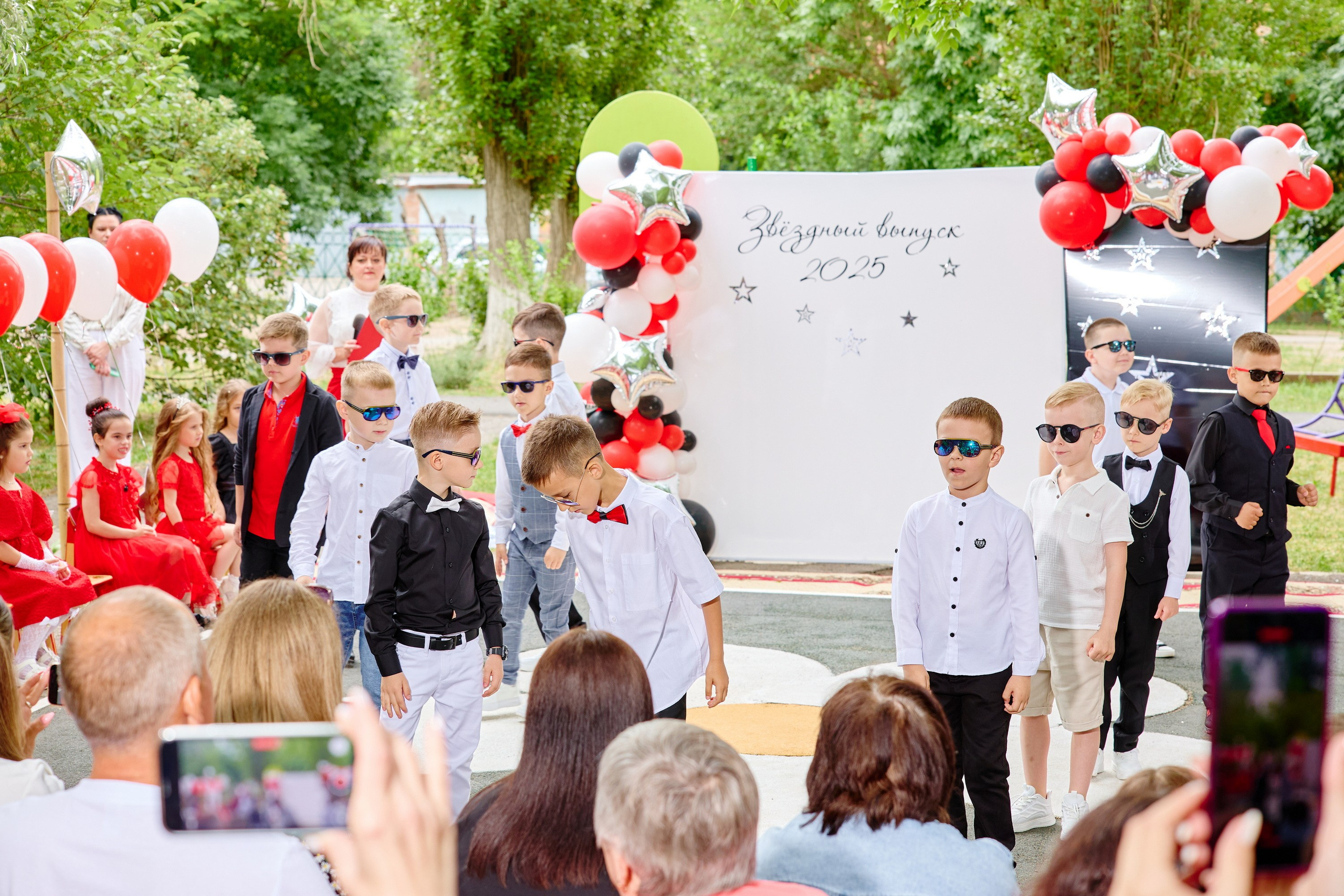 Выпускной 45 сад. Фотограф Выпускные альбомы Таганрог Сергей Коробченко