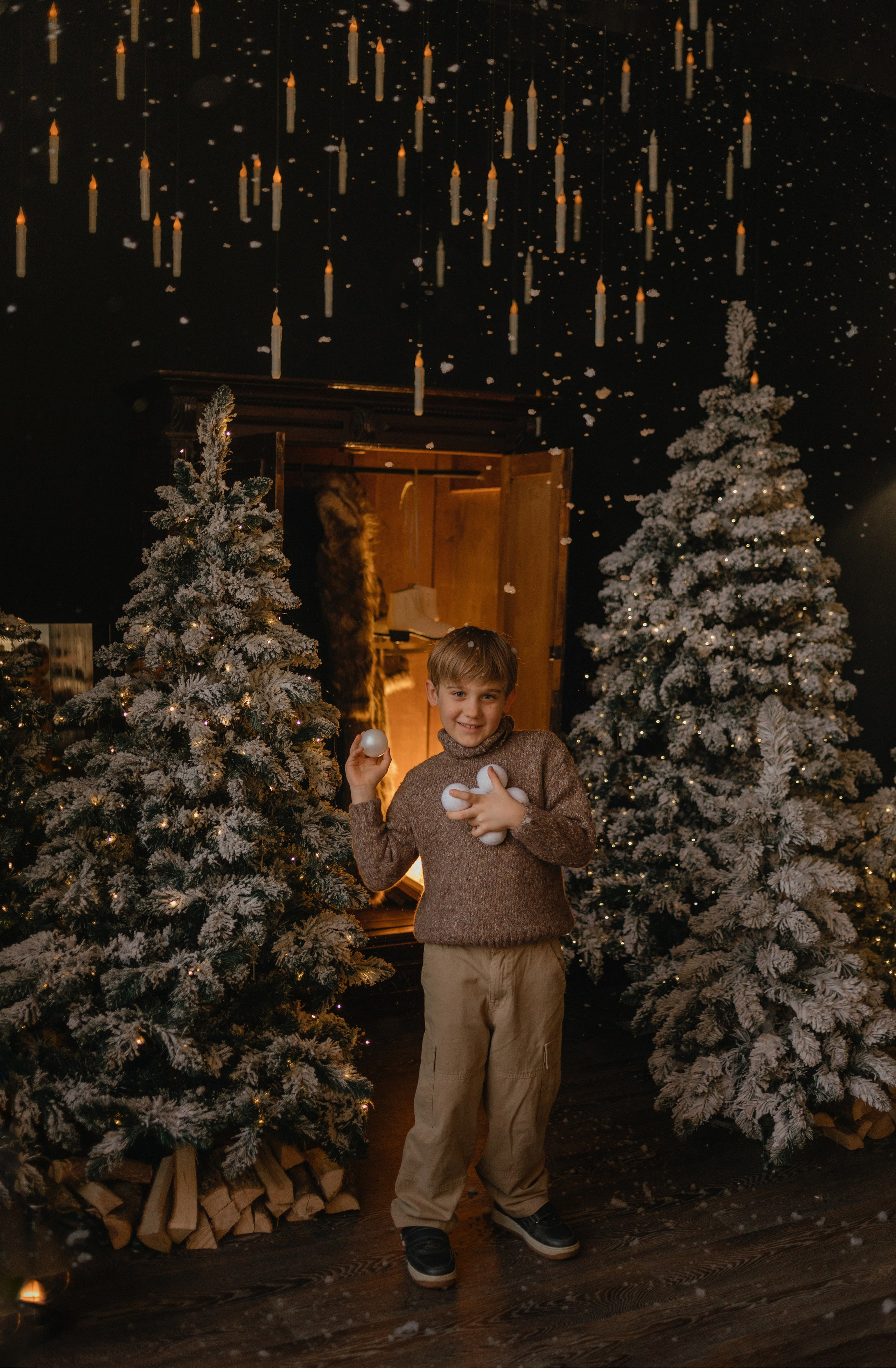 Семейные новогодние в темной студии 2024\2025. Фотограф в Краснодаре Евгения Михаевич