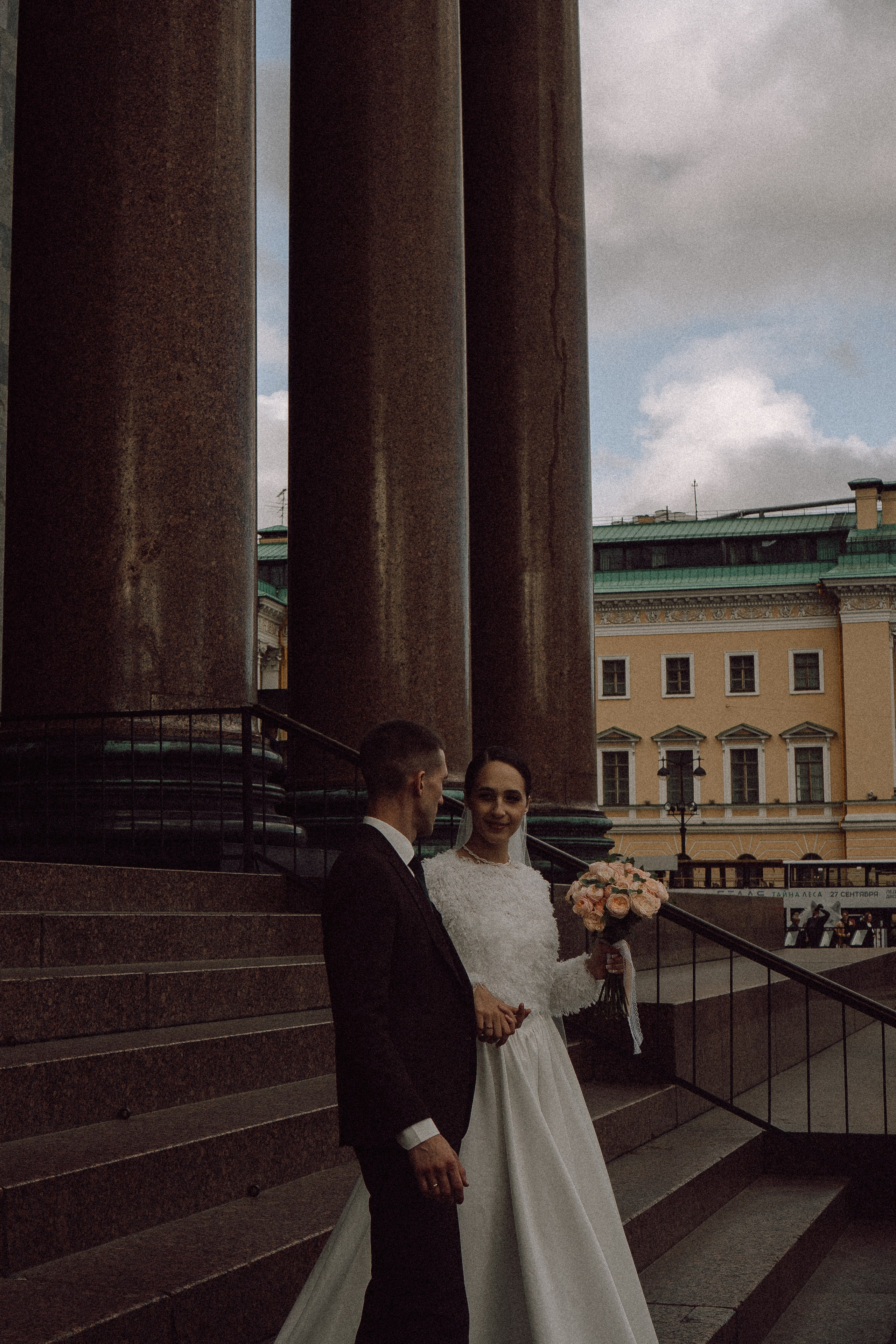 СВАДЕБНАЯ ПРОГУЛКА В САНТК-ПЕТЕРБУРГЕ (ИСАКИЕВСКИЙ СОБОР, ЗИМНЯЯ КАНАВКА, ЭРМИТАЖ И БОЛЬШАЯ МОРСКАЯ УЛИЦА). Профессиональный фотограф, Санкт-Петербург — Виктория Богомолова