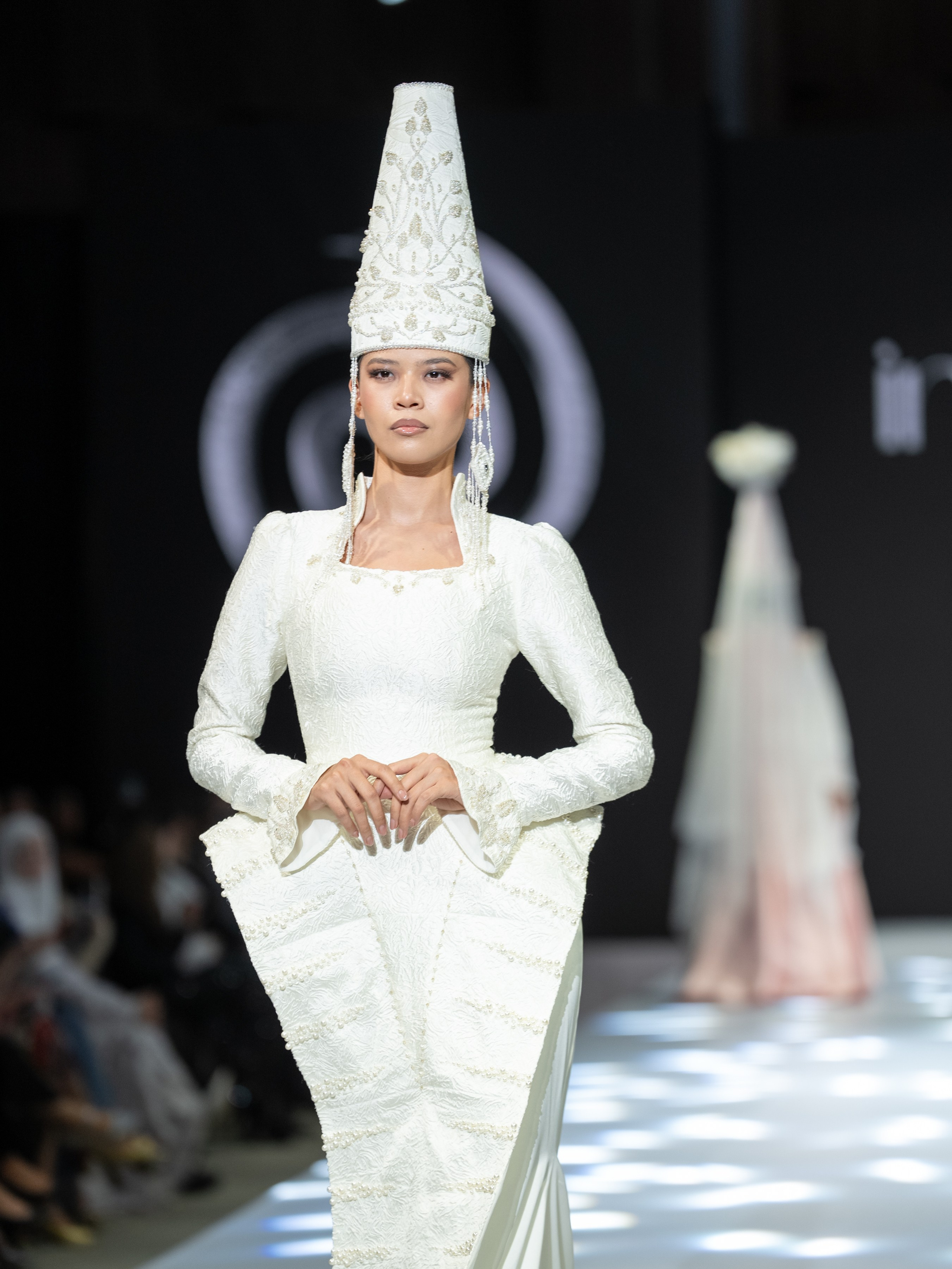 EURASIAN FASHION WEEK Innes. Сайт Алматинского НЮ АРТ, будуар и фэшн фотографа Дениса Карпенко