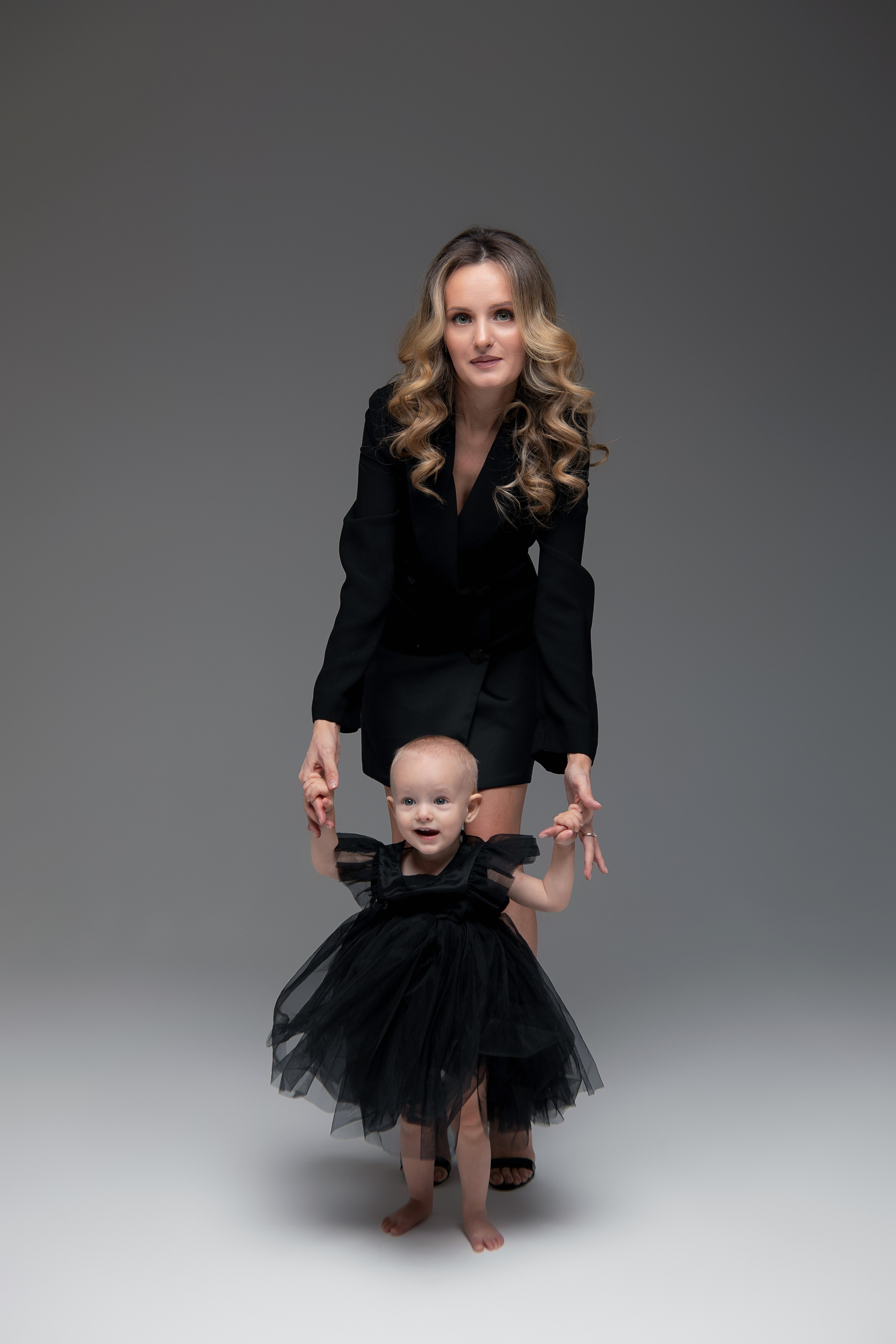 Мама и Малыш на Циклорамме. Семейный и Детский фотограф в Москва Скворцова Татьяна