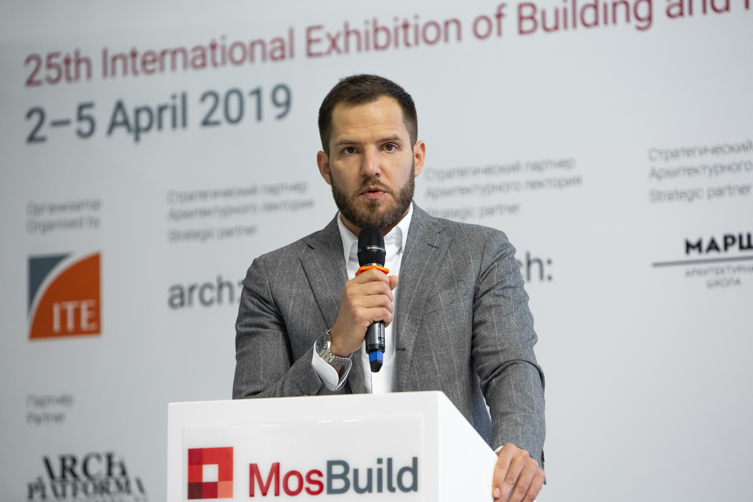 MosBuild. Свадебный репортажный фотограф в Москве