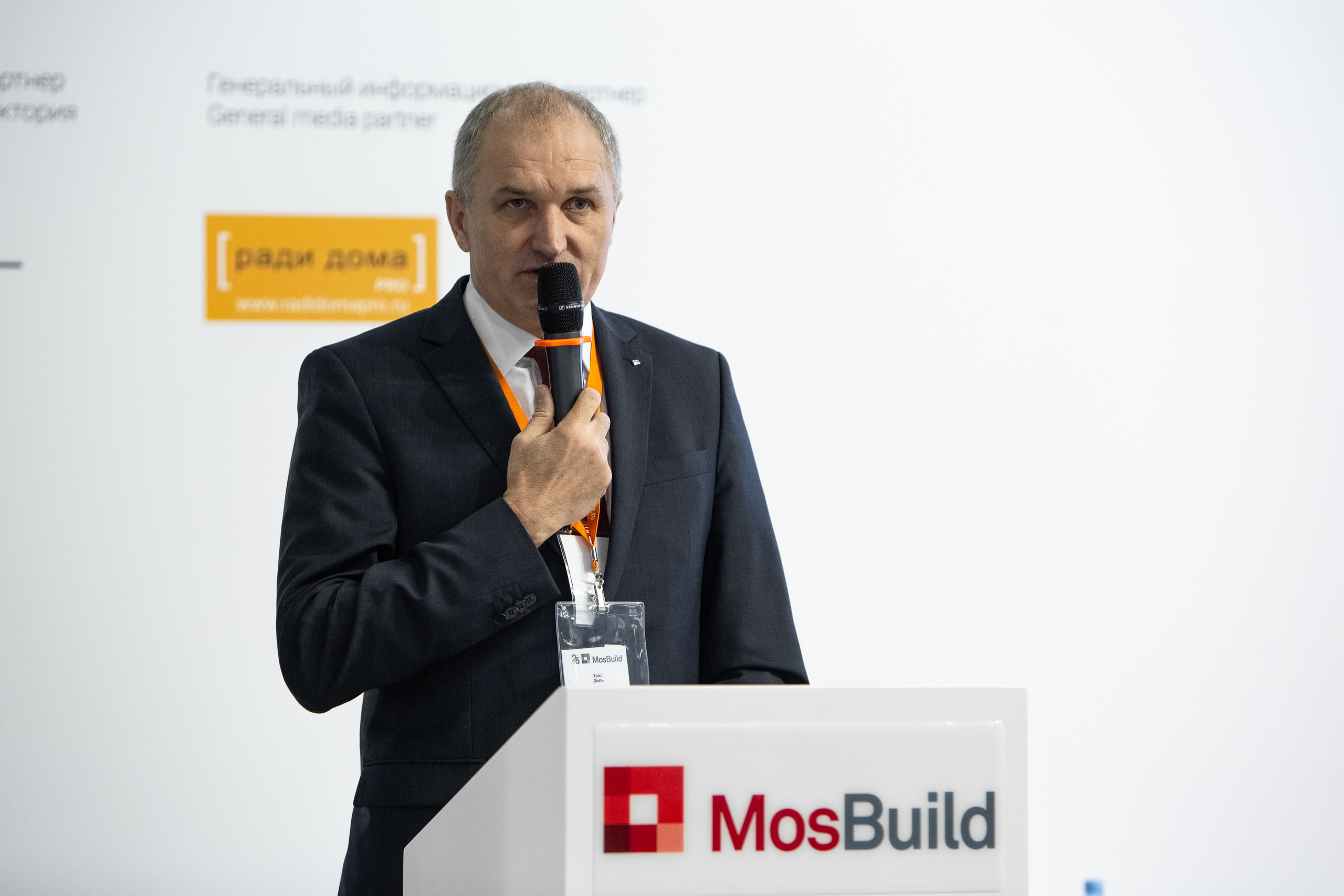 MosBuild. Свадебный репортажный фотограф в Москве