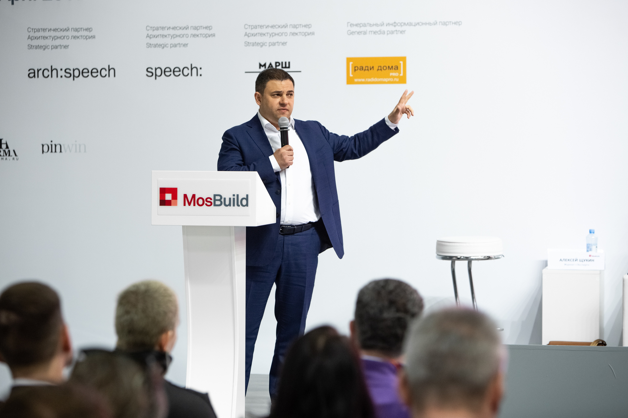MosBuild. Свадебный репортажный фотограф в Москве