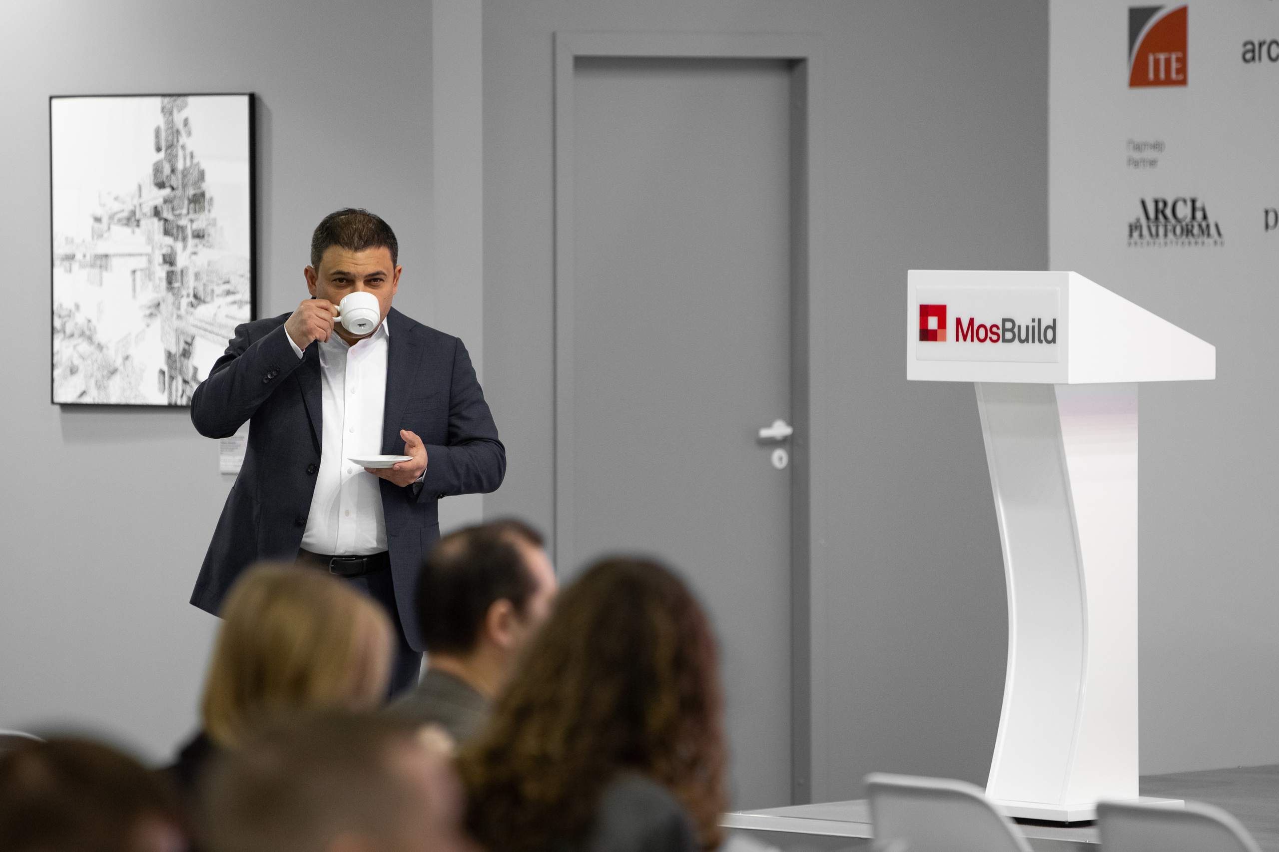 MosBuild. Свадебный репортажный фотограф в Москве