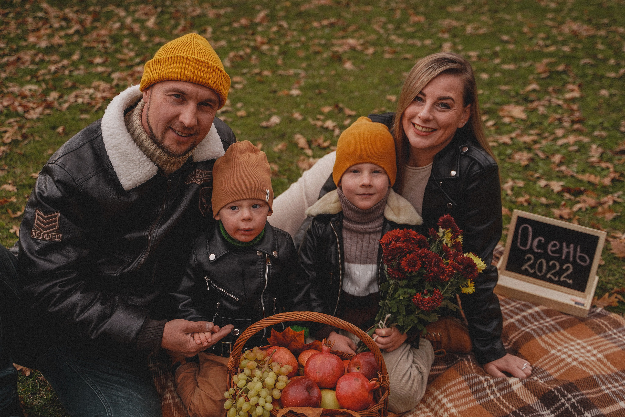 Семейная осенняя фотосессия у реки. Семейный и женский фотограф в Краснодаре Анастасия Приймак