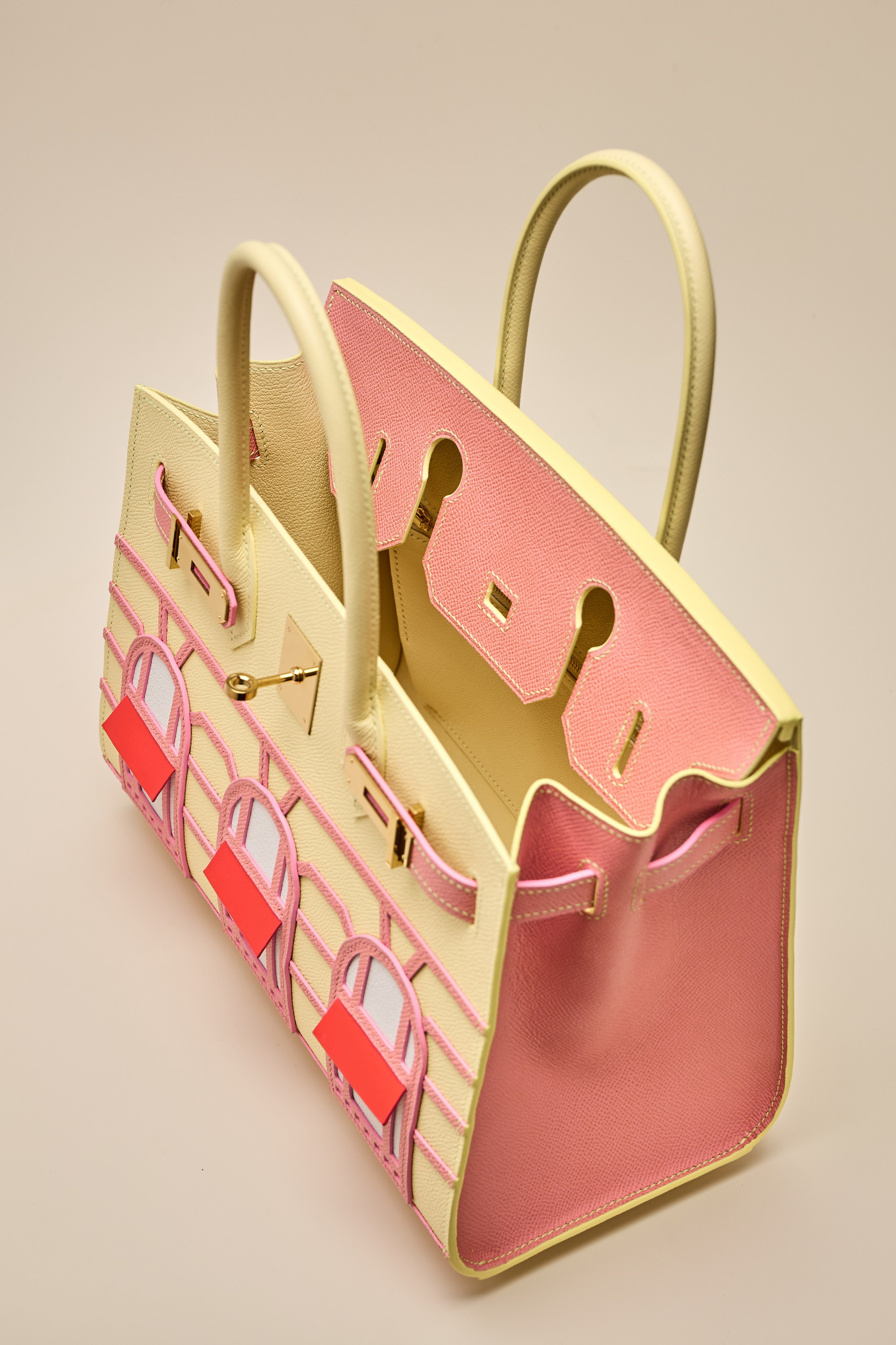 Предметная рекламная каталожная съемка сумок премиум брендов под ключ Москва