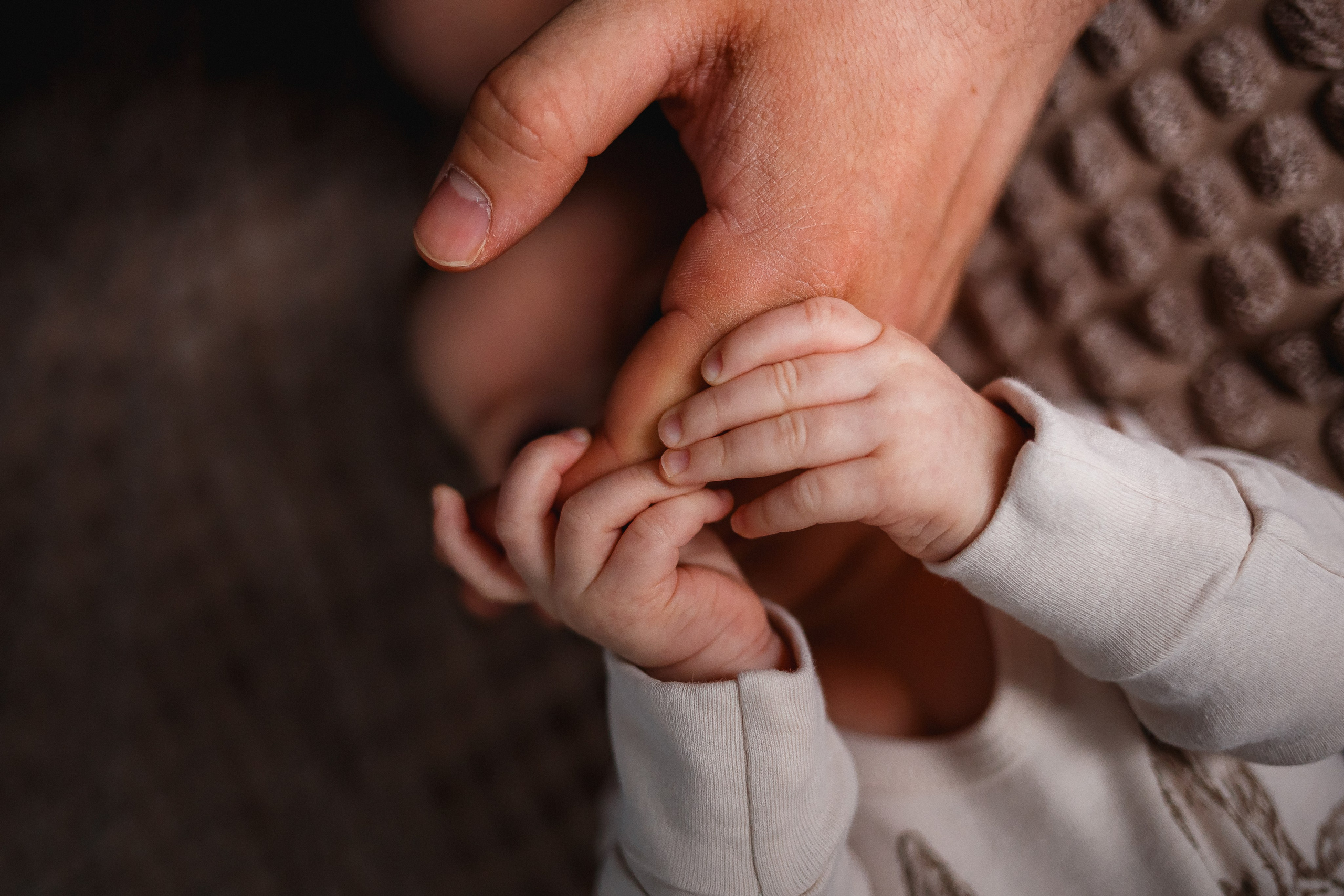 Малышка Катя, родители и бабушка. Домашняя съёмка. Фотограф в Москве Базанова Дарья