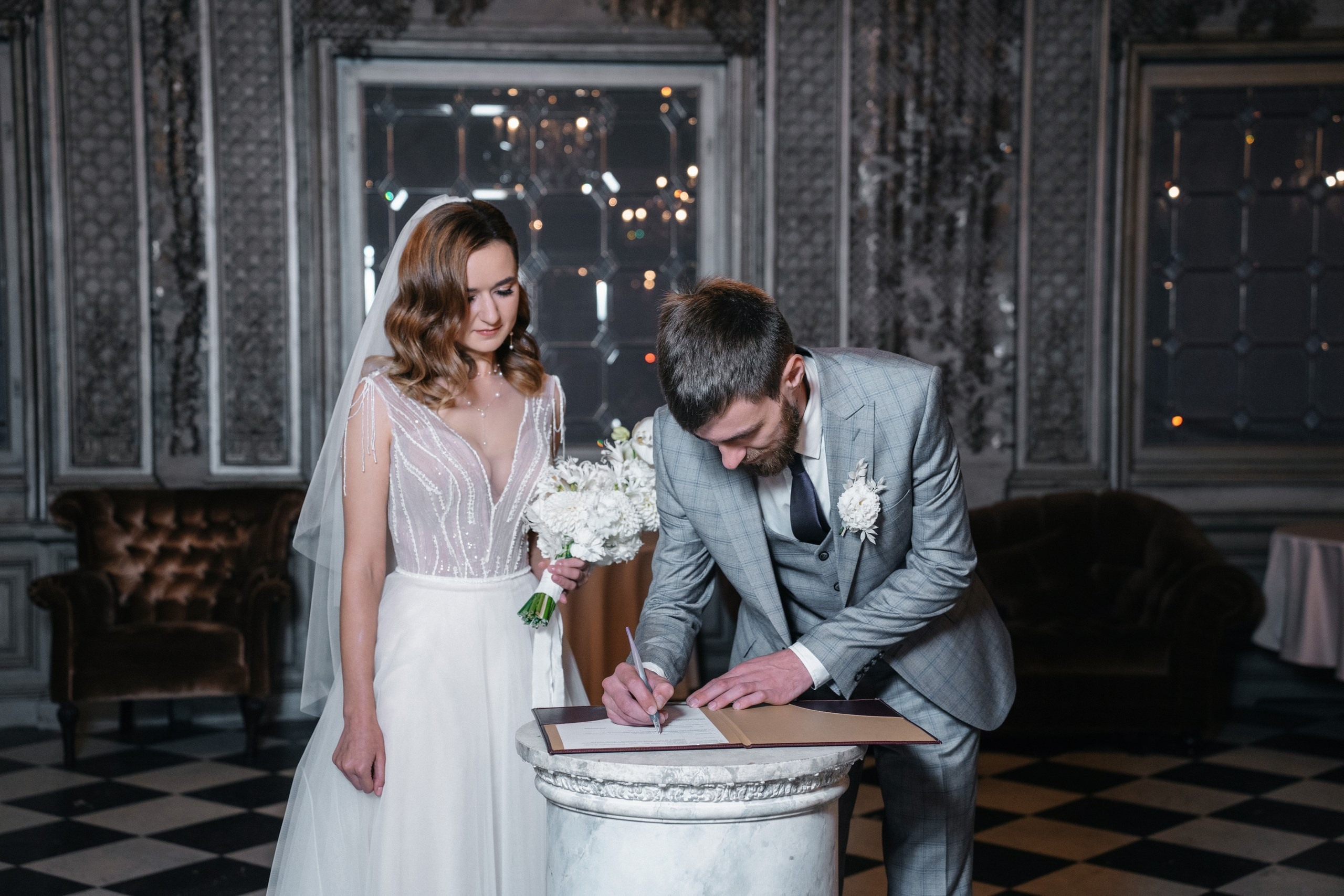 Свадебная фотосессия в отеле Золотое кольцо (Golden Ring Hotel) и ресторане Турандот