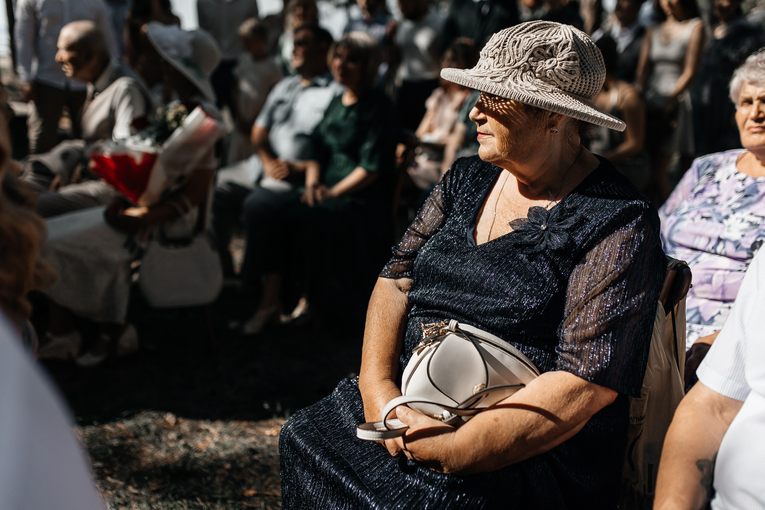 Здравствуйте! Я&nbsp;свадебный фотограф из&nbsp;Ульяновска, работаю в&nbsp;том числе по&nbsp;всей России и&nbsp;с&nbsp;выездом за&nbsp;границу. Снимаю свадьбы, lovestory, корпоративы, светский репортаж. Провожу обучение по&nbsp;фотографии, мастер-классы и&nbsp;воркшопы для других фотографов.