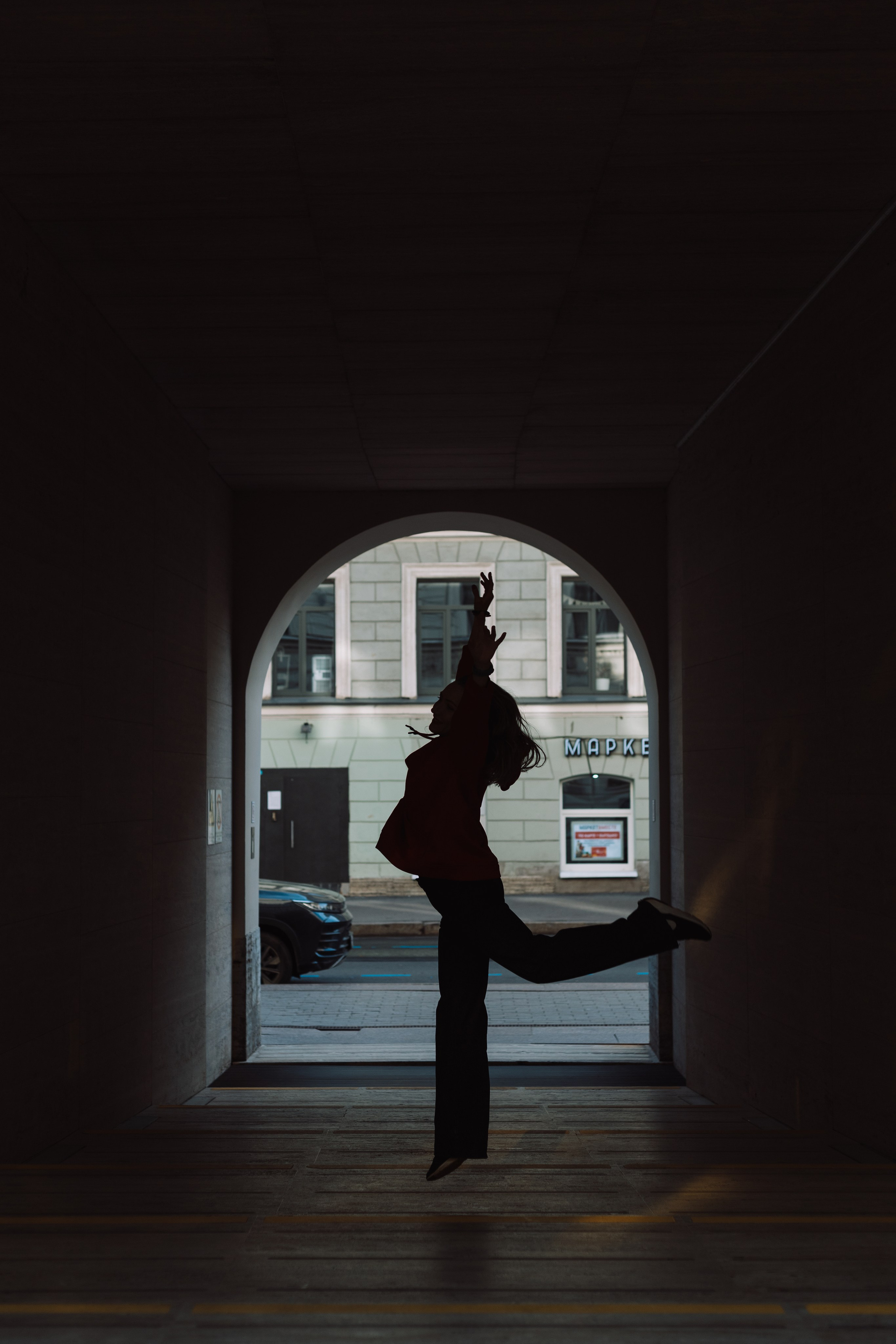 Наташа в Зазеркалье. Зеркальный дворик. Портфолио