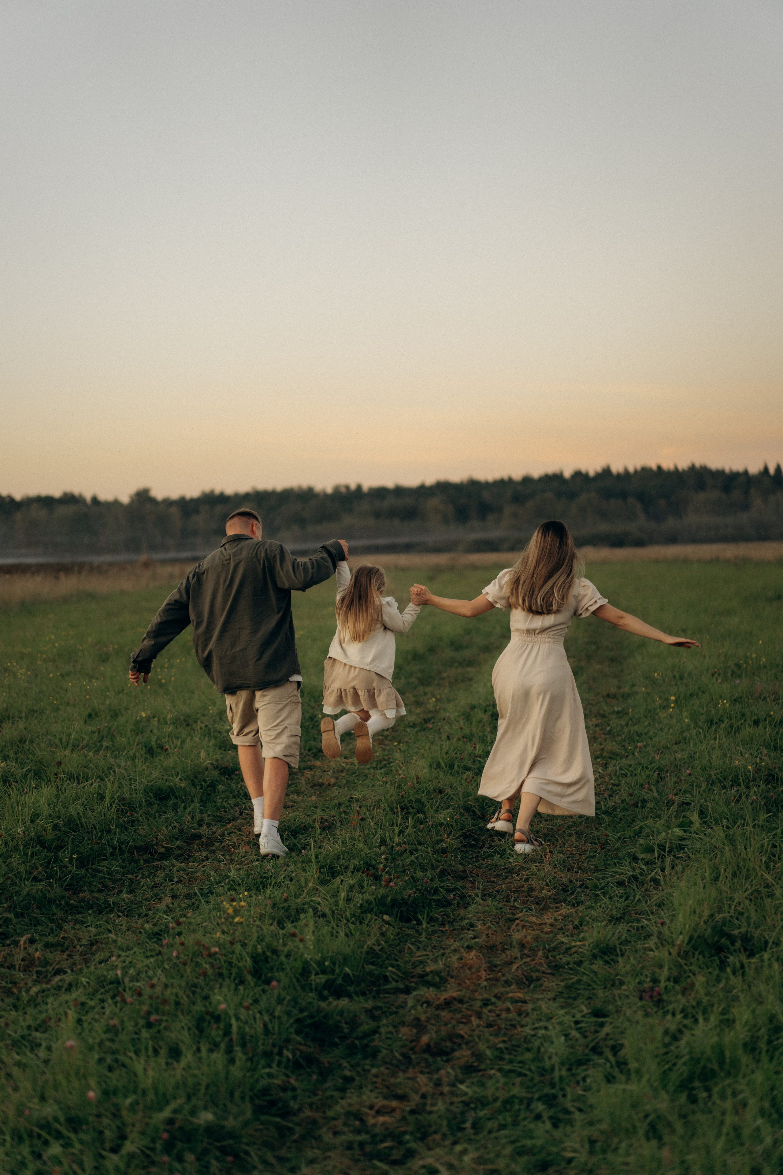 Летний вечер в поле. Семейный lifestyle фотограф в Москве Рената Рафикова