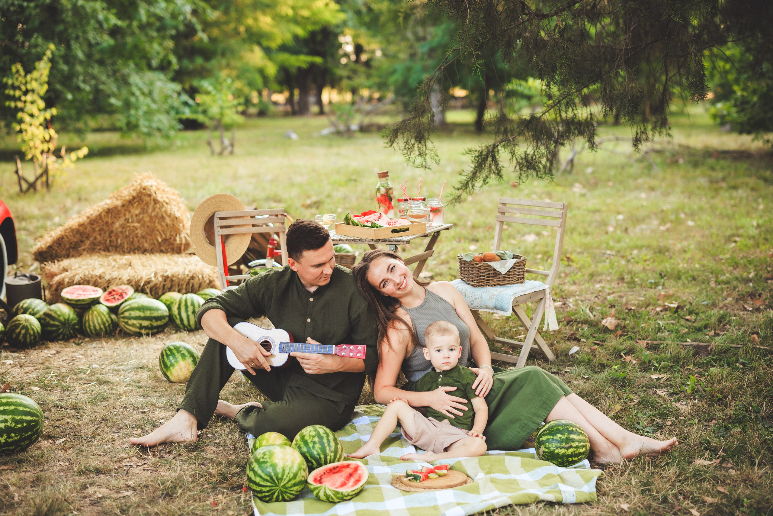 Летняя фотосессия с арбузами и ретро автомобилем. Семейный и детский фотограф в Краснодаре Анна Трашкова